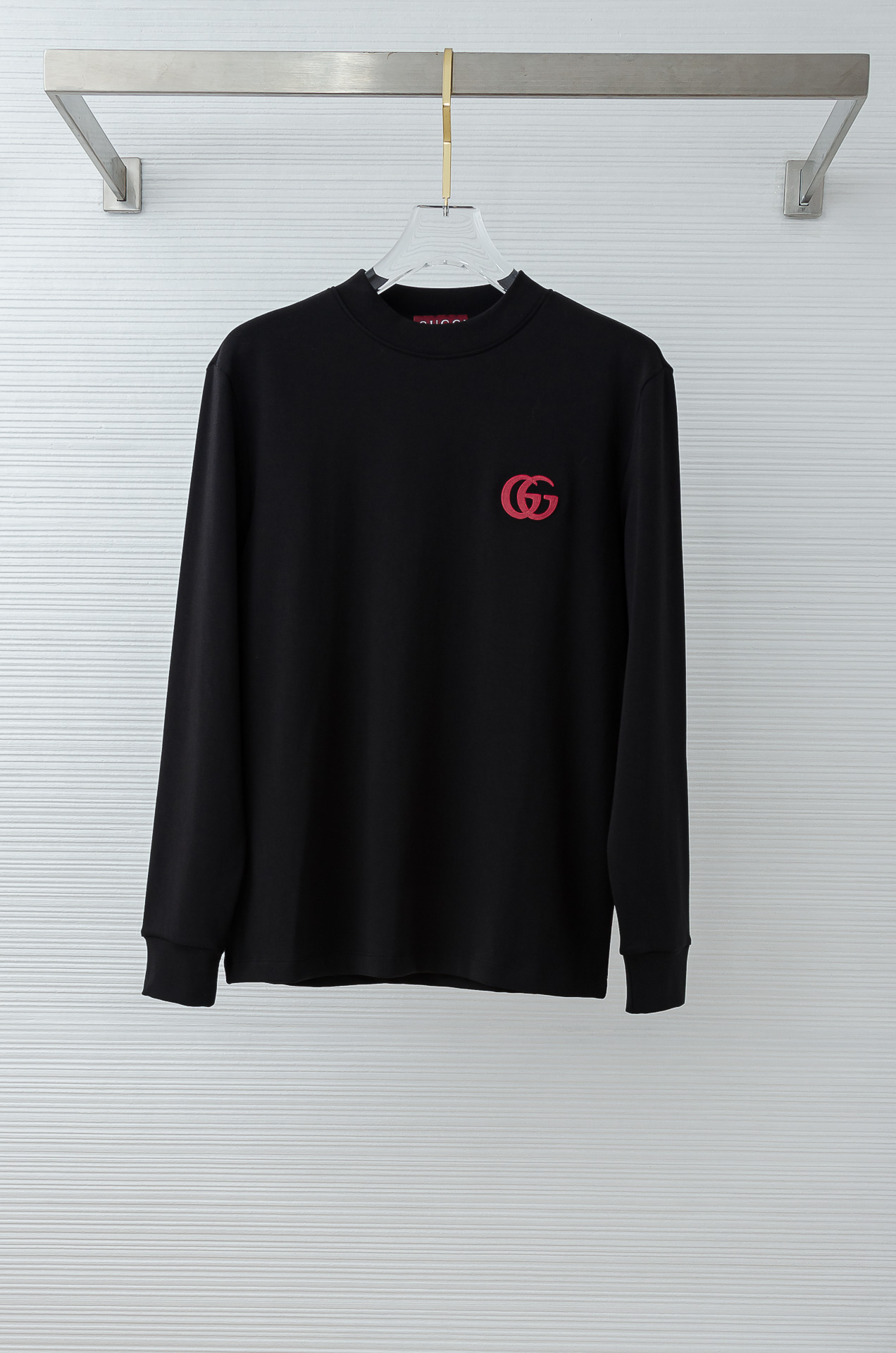 Gu#cci 25FW秋冬新款 立体刺绣男士长袖T恤衫#把重心都放在了面料上，表面清晰可见的细格肌理，足