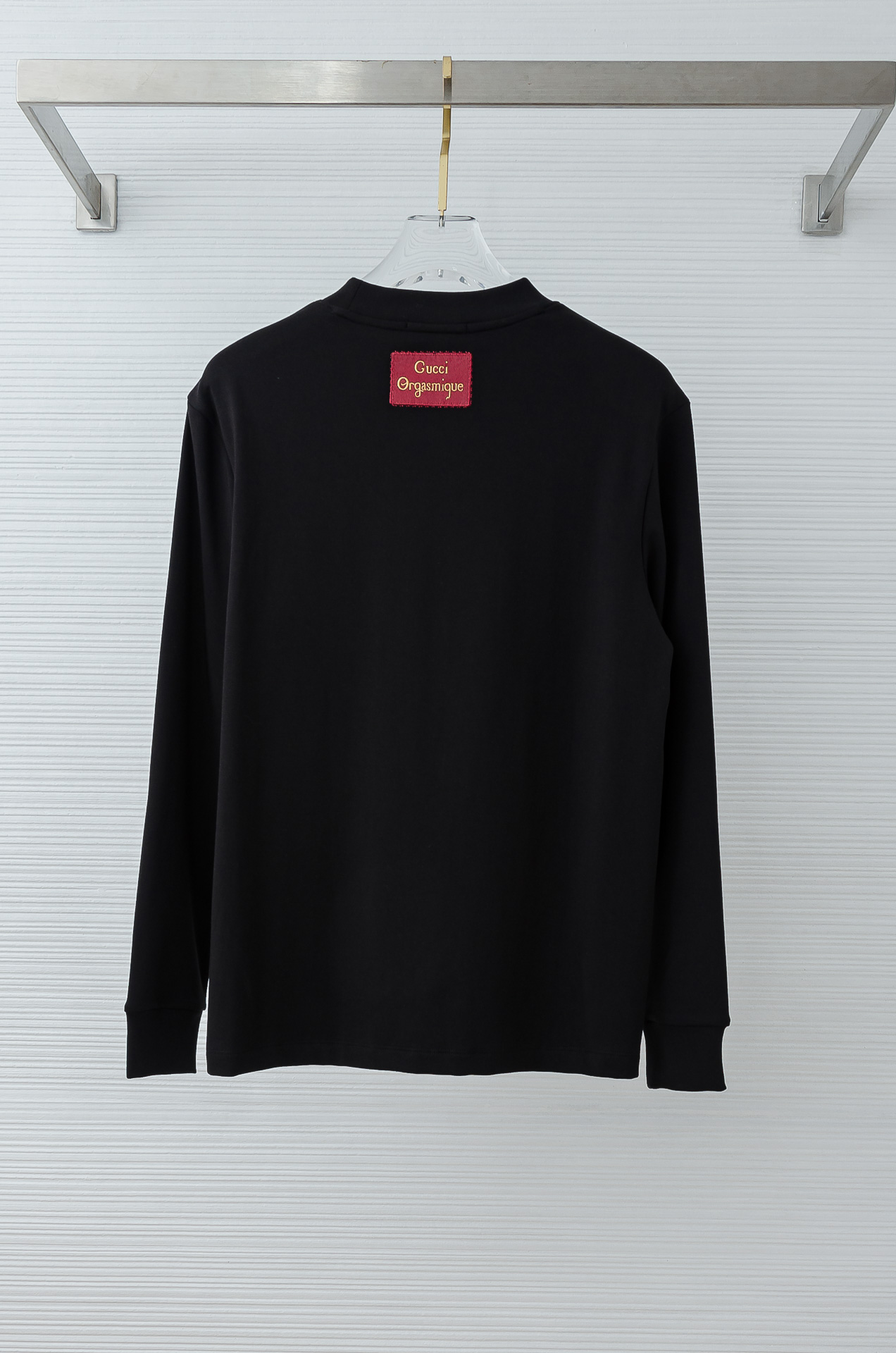 Gu#cci 25FW秋冬新款 立体刺绣男士长袖T恤衫#把重心都放在了面料上，表面清晰可见的细格肌理，足