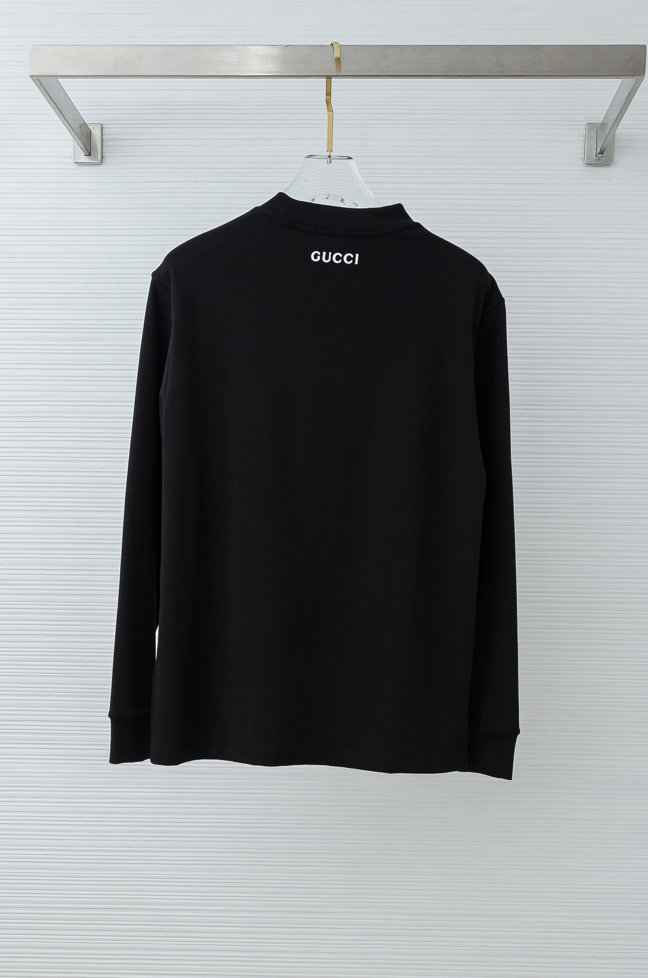 Gu#cci 25FW秋冬新款 立体刺绣男士长袖T恤衫#把重心都放在了面料上，表面清晰可见的细格肌理，足