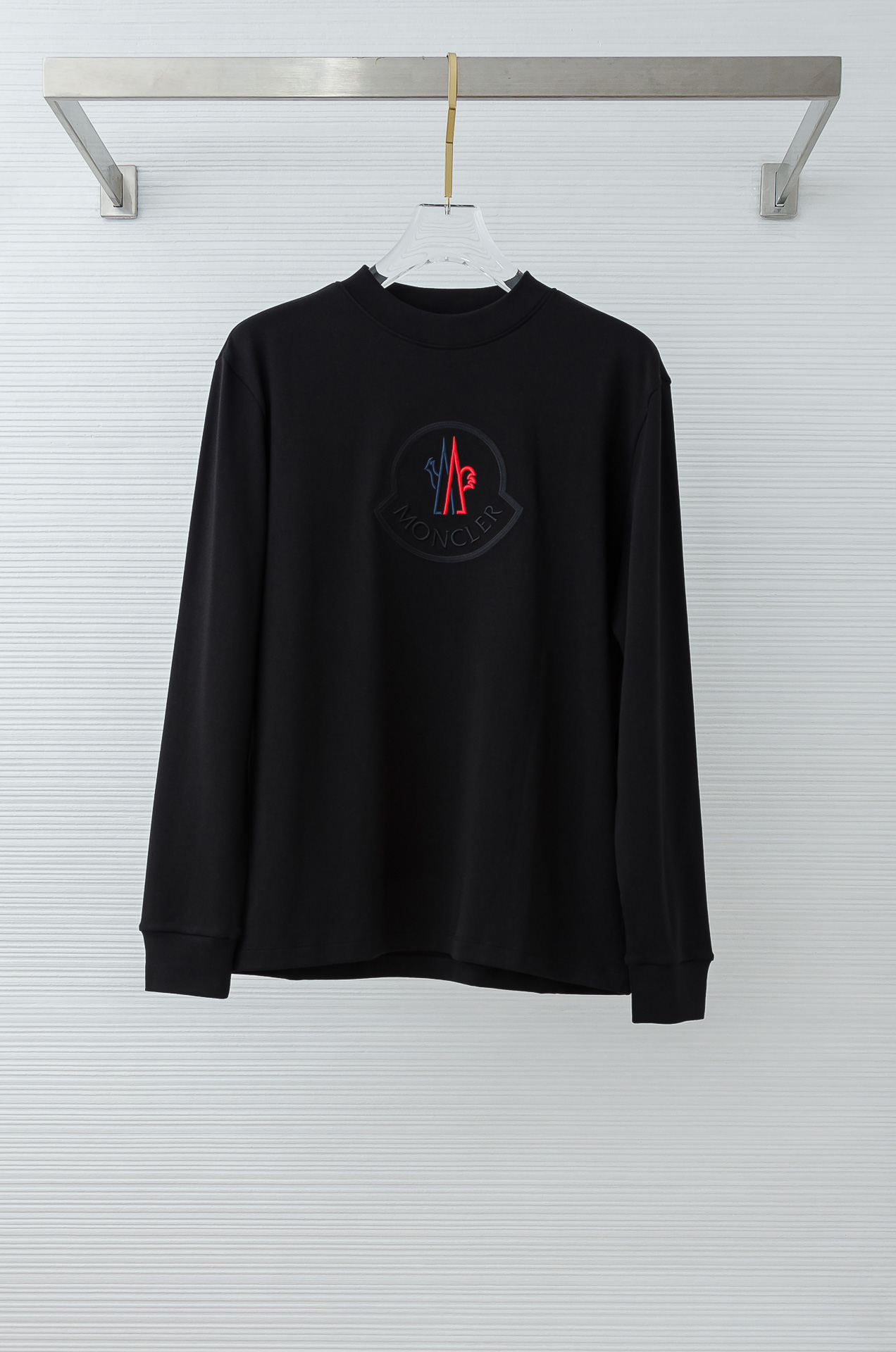 蒙口moncler 25FW秋冬新款 立体刺绣男士长袖T恤衫#把重心都放在了面料上，表面清晰可见的细格肌