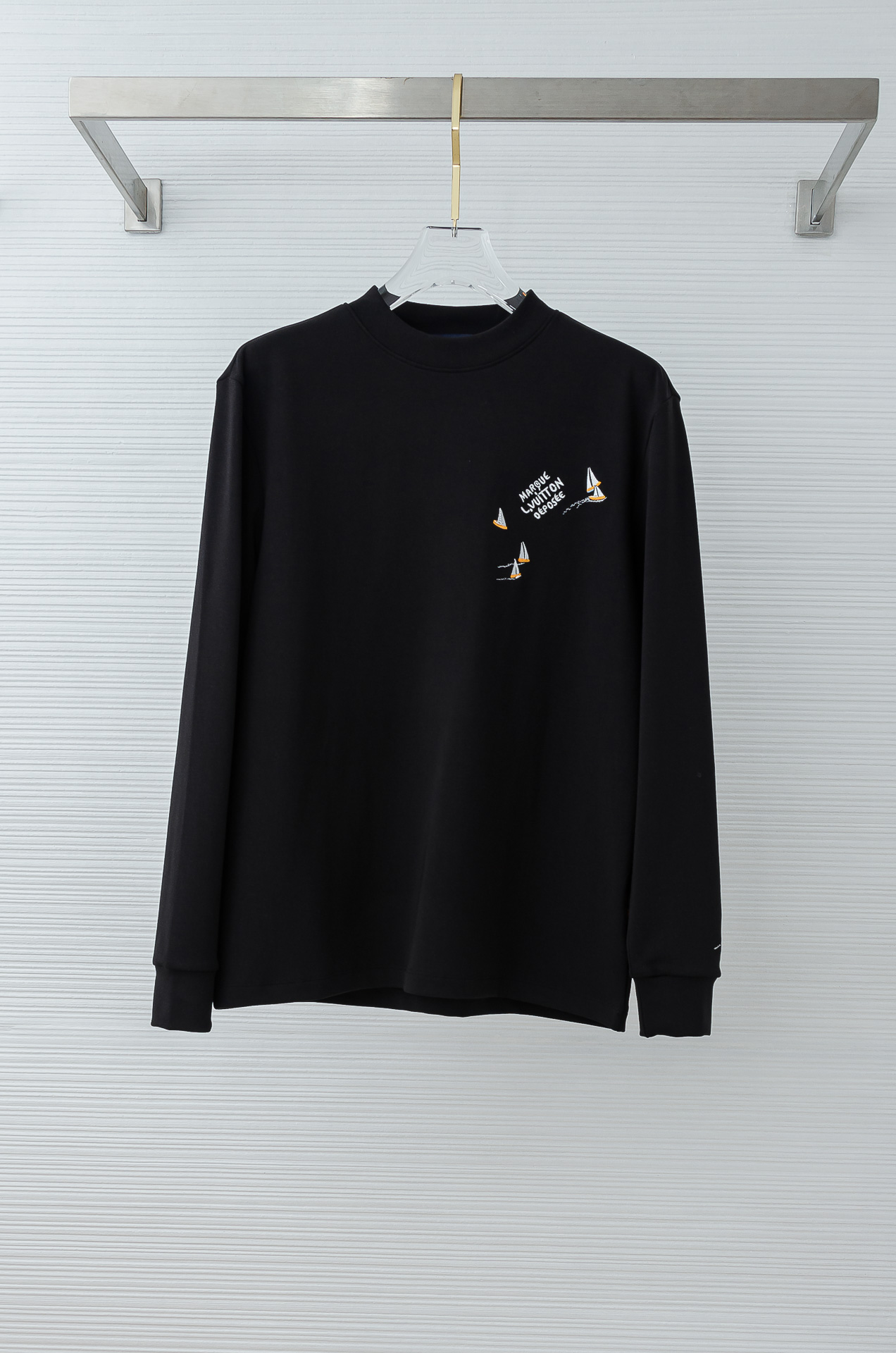 LV 25FW秋冬新款 立体刺绣男士长袖T恤衫#把重心都放在了面料上，表面清晰可见的细格肌理，足以凸显出