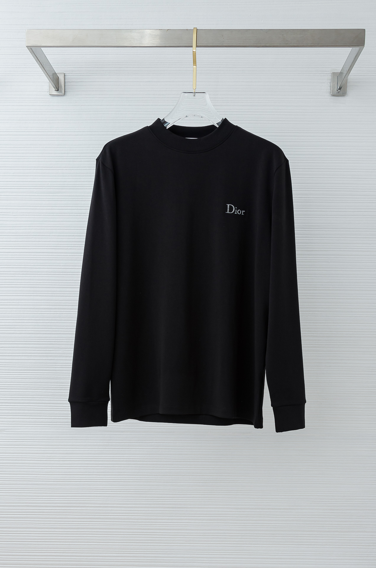 Dior 迪奥25FW秋冬新款 立体刺绣男士长袖T恤衫#把重心都放在了面料上，表面清晰可见的细格肌理，足