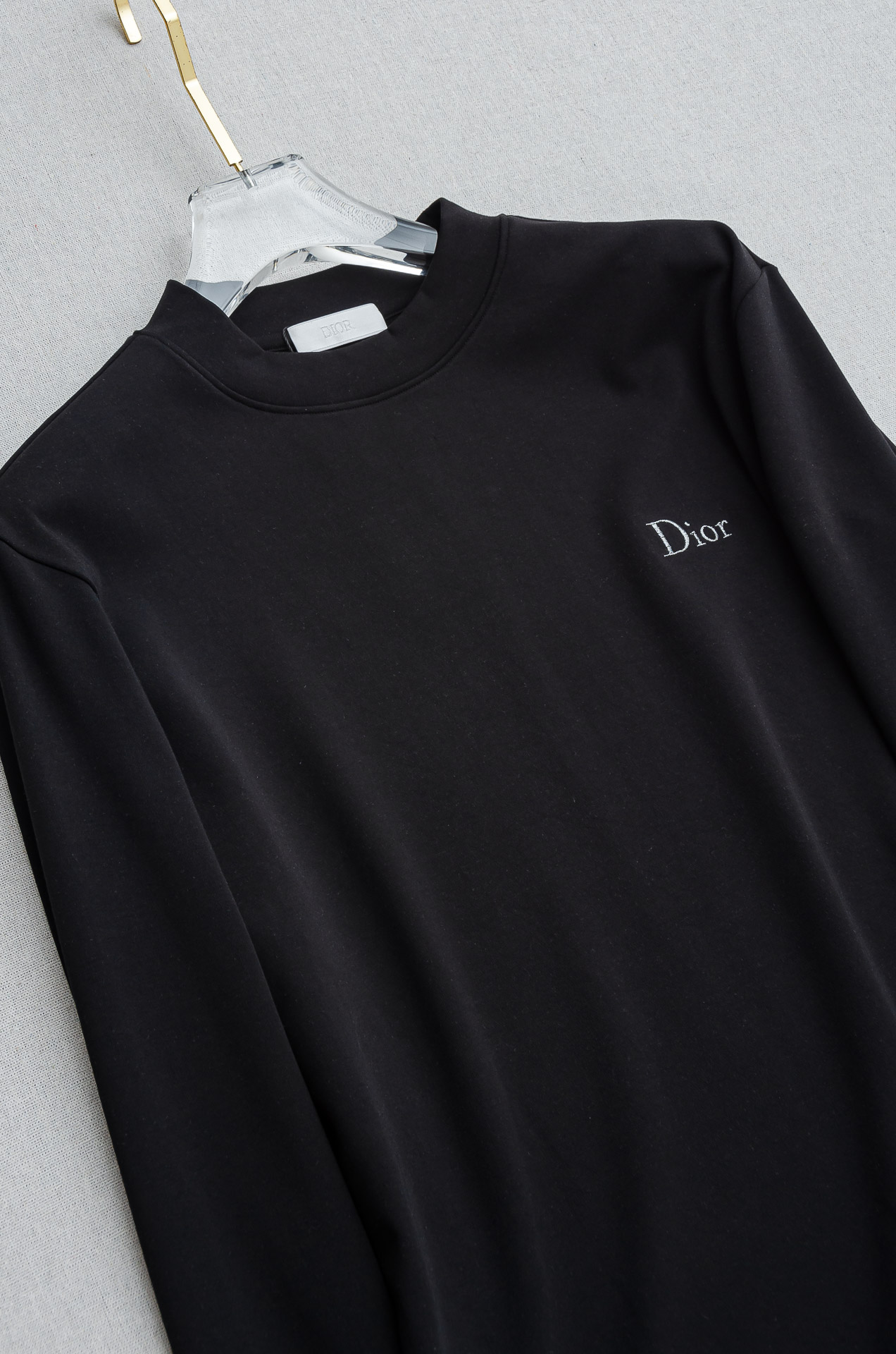 Dior 迪奥25FW秋冬新款 立体刺绣男士长袖T恤衫#把重心都放在了面料上，表面清晰可见的细格肌理，足