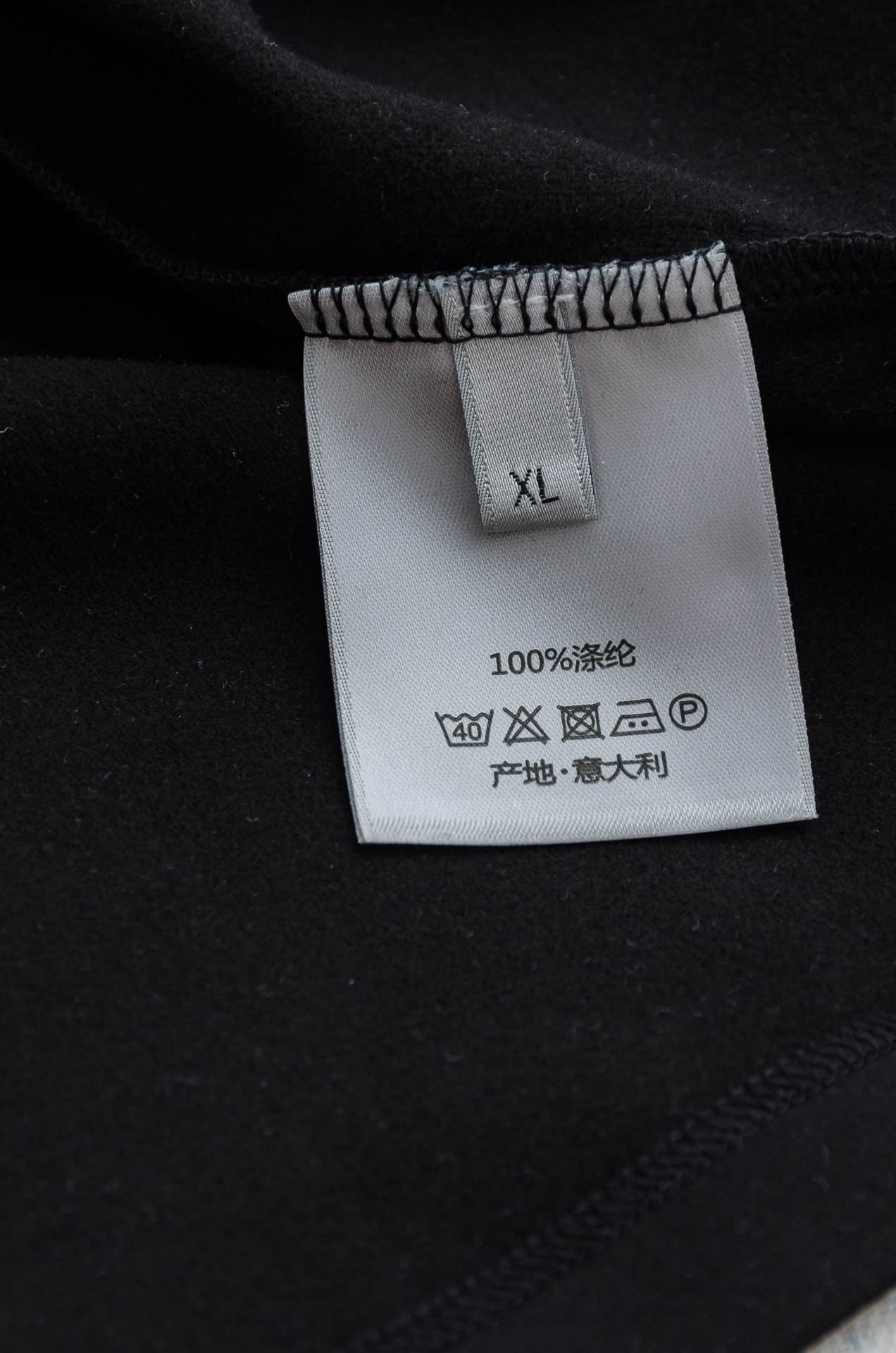 Dior 迪奥25FW秋冬新款 立体刺绣男士长袖T恤衫#把重心都放在了面料上，表面清晰可见的细格肌理，足