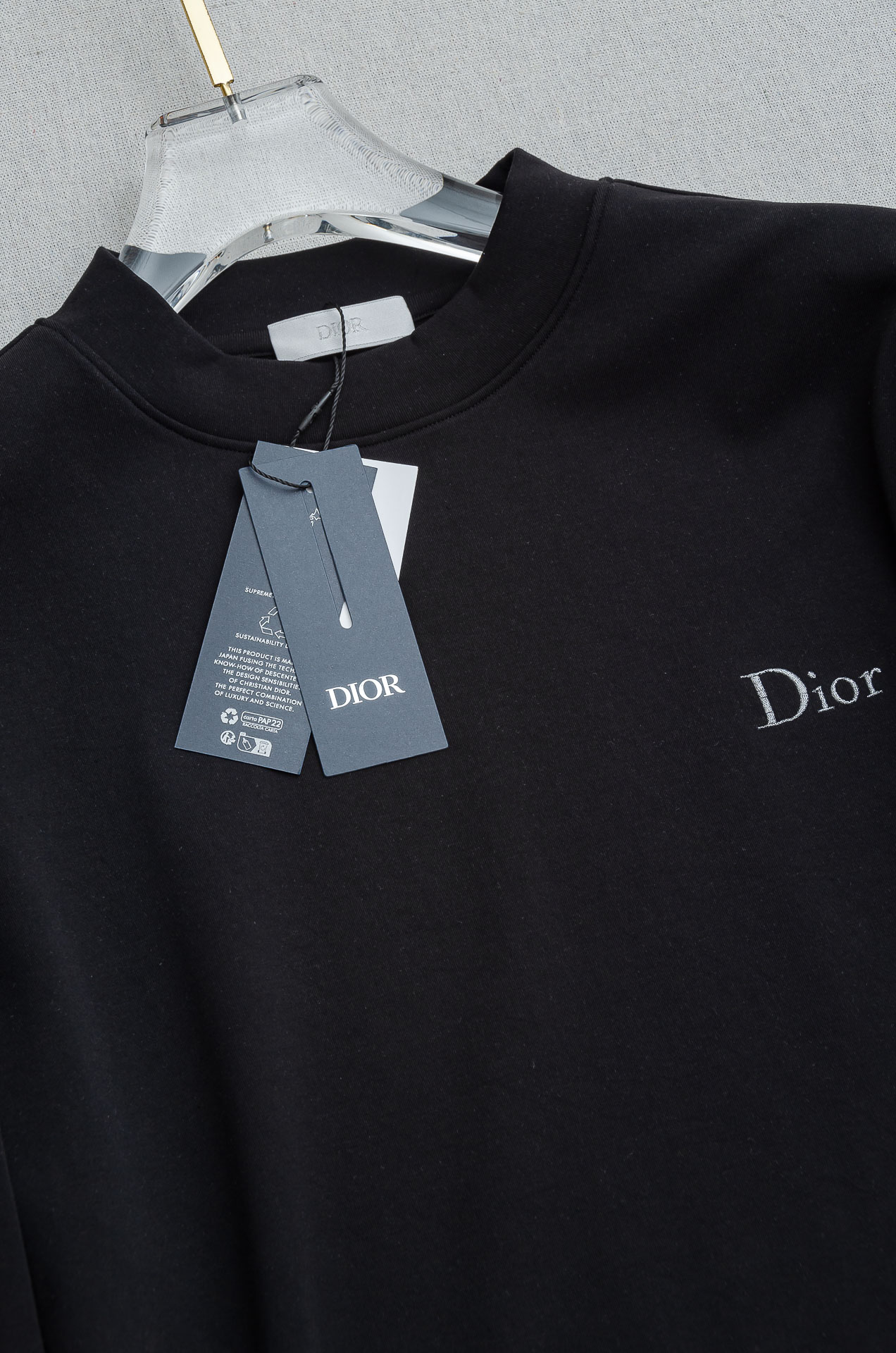 Dior 迪奥25FW秋冬新款 立体刺绣男士长袖T恤衫#把重心都放在了面料上，表面清晰可见的细格肌理，足