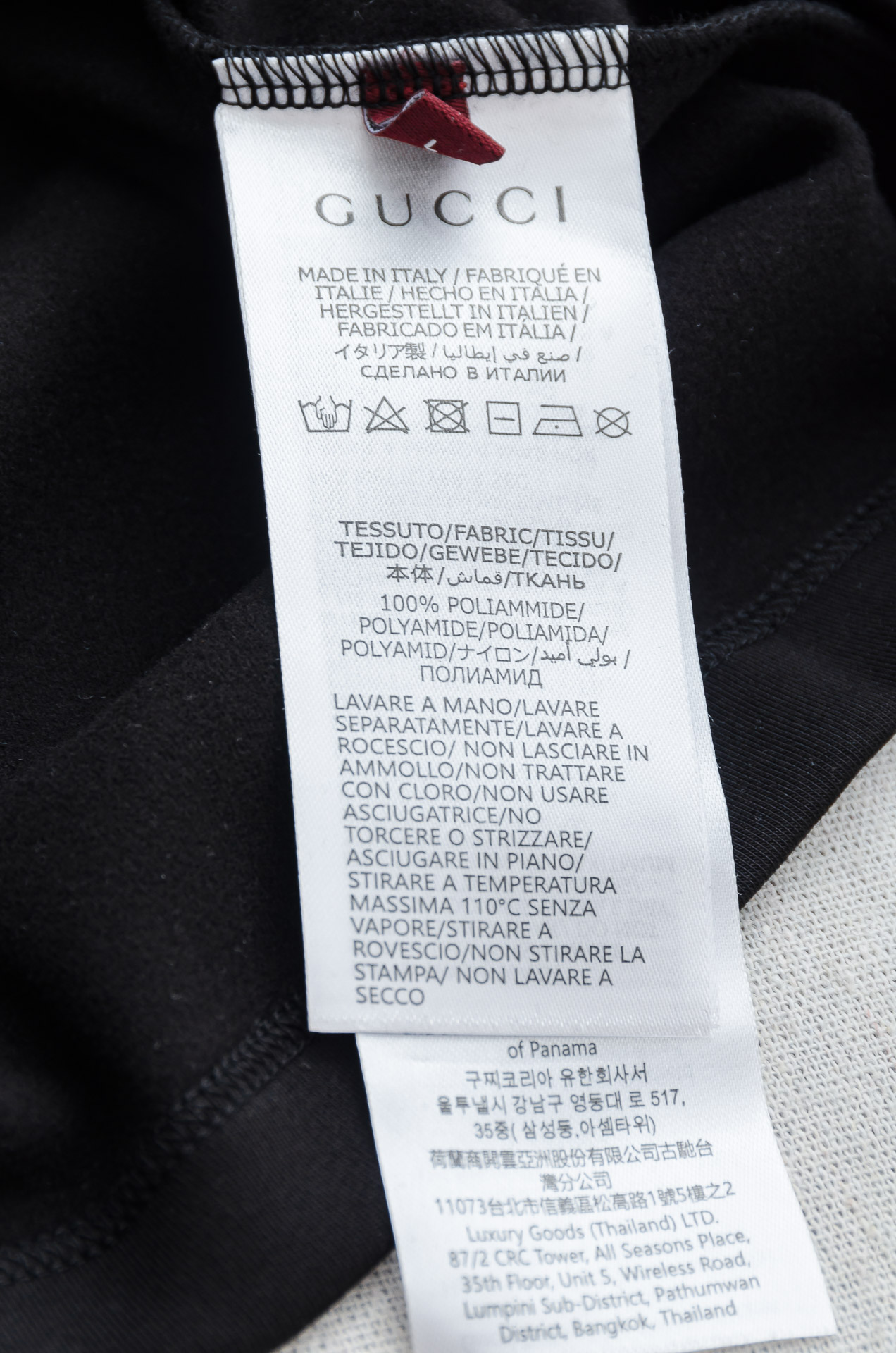 Gu#cci 25FW秋冬新款 立体刺绣男士长袖T恤衫#把重心都放在了面料上，表面清晰可见的细格肌理，足