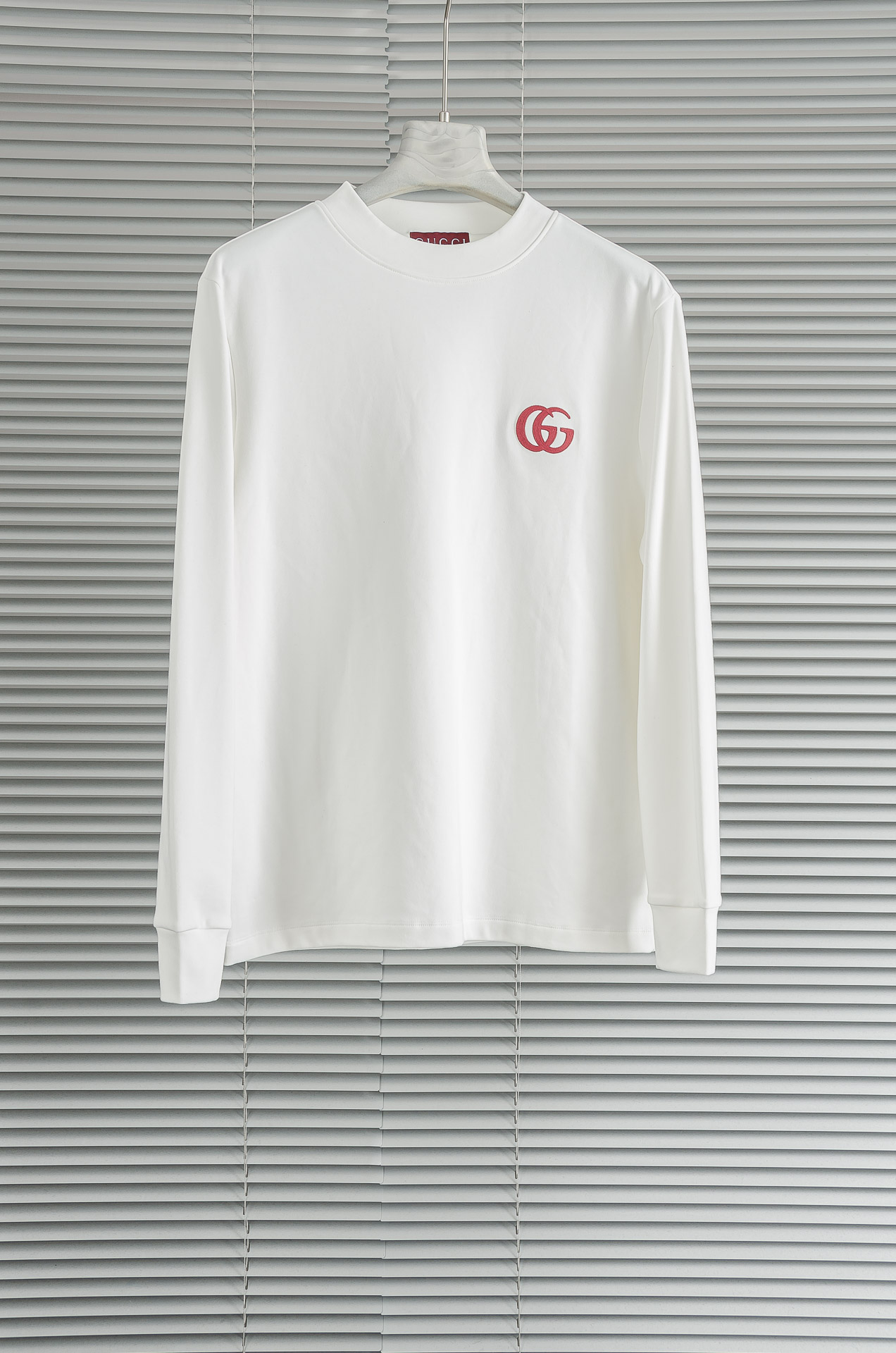 Gucc*i 25FW秋冬新款 立体刺绣男士长袖T恤衫#把重心都放在了面料上，表面清晰可见的细格肌理，足