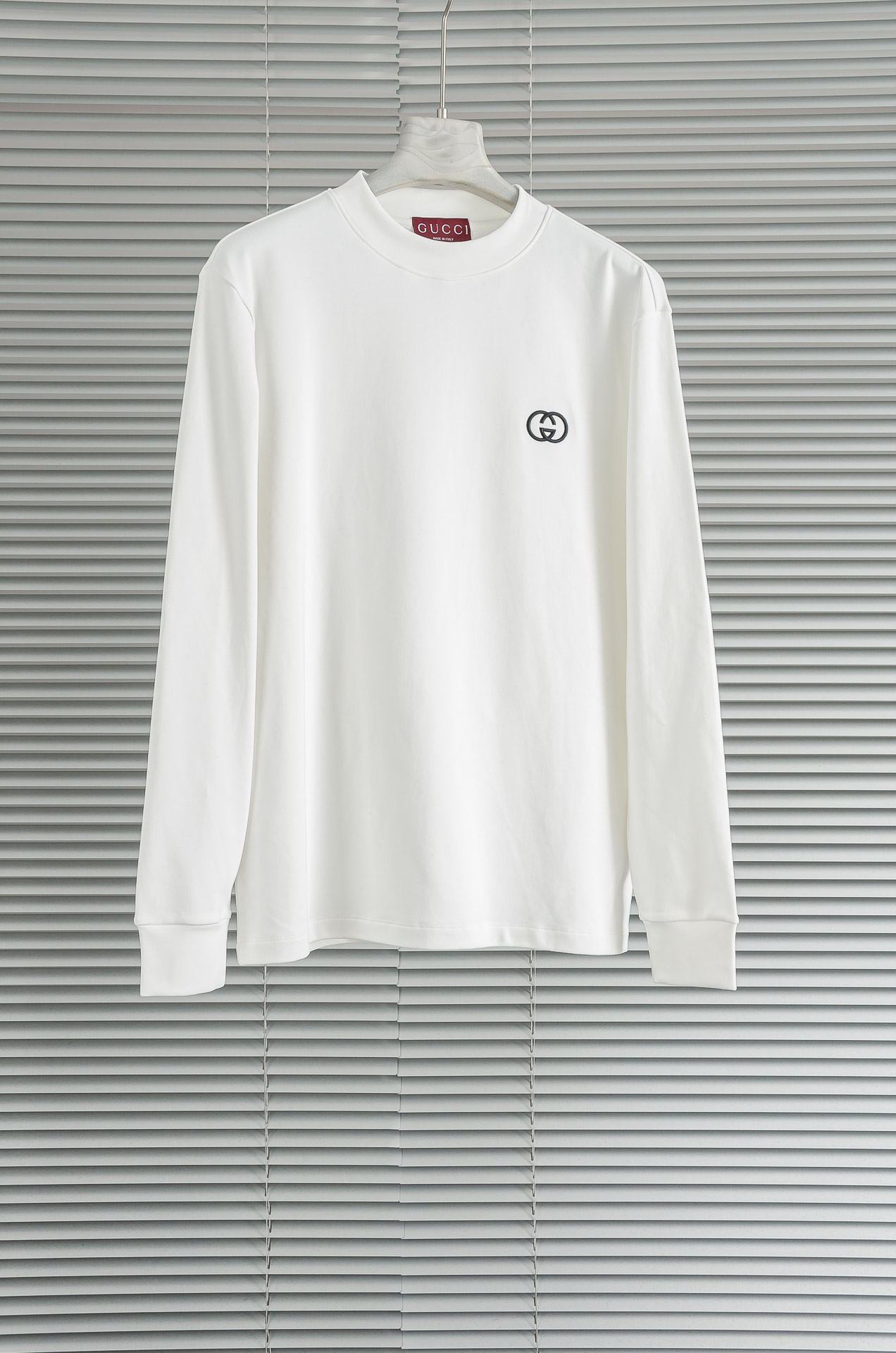 Gucc*i 25FW秋冬新款 立体刺绣男士长袖T恤衫#把重心都放在了面料上，表面清晰可见的细格肌理，足