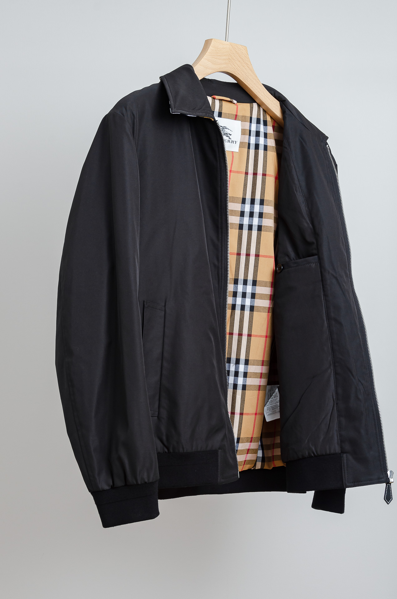 ☀️☀️25FW秋冬最新出品 棉质BUR王牌尖货， 原厂原料棉纺厂特供长绒精纺棉质混纺斜纹材质打造。内侧