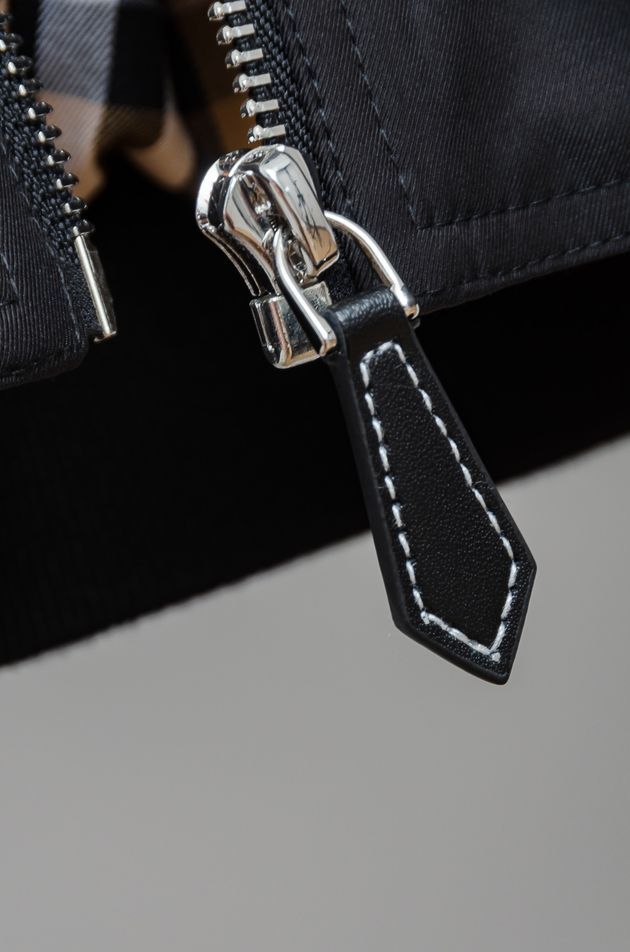 ☀️☀️25FW秋冬最新出品 棉质BUR王牌尖货， 原厂原料棉纺厂特供长绒精纺棉质混纺斜纹材质打造。内侧