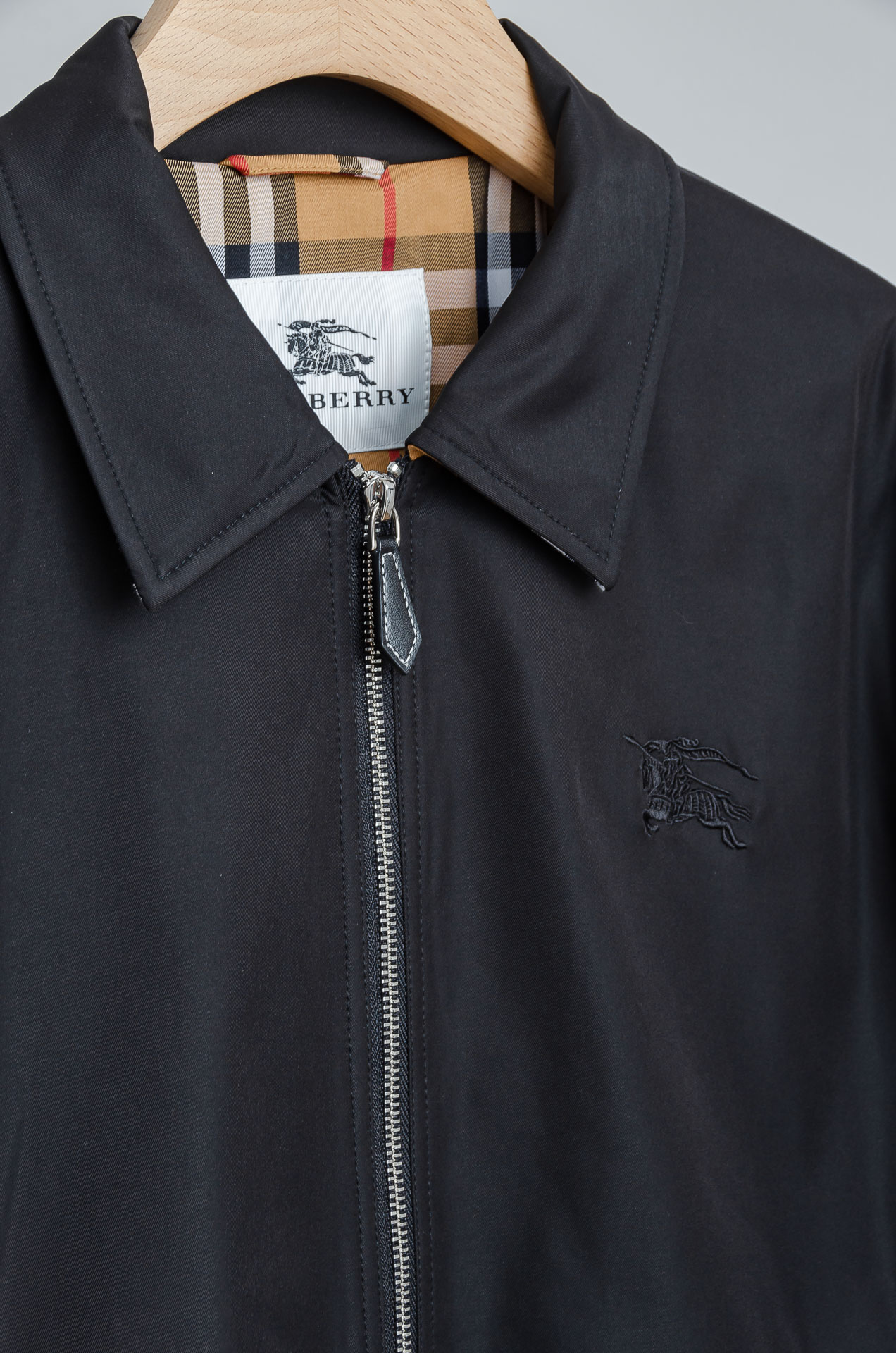 ☀️☀️25FW秋冬最新出品 棉质BUR王牌尖货， 原厂原料棉纺厂特供长绒精纺棉质混纺斜纹材质打造。内侧