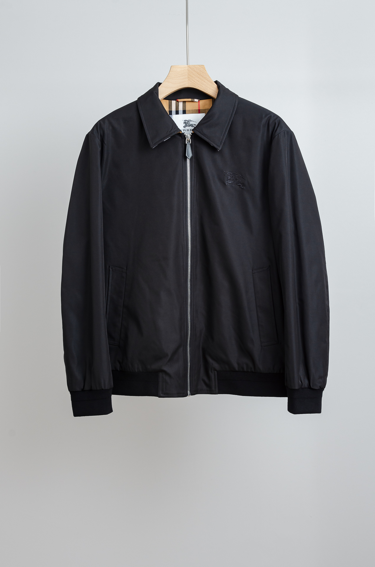 ☀️☀️25FW秋冬最新出品 棉质BUR王牌尖货， 原厂原料棉纺厂特供长绒精纺棉质混纺斜纹材质打造。内侧