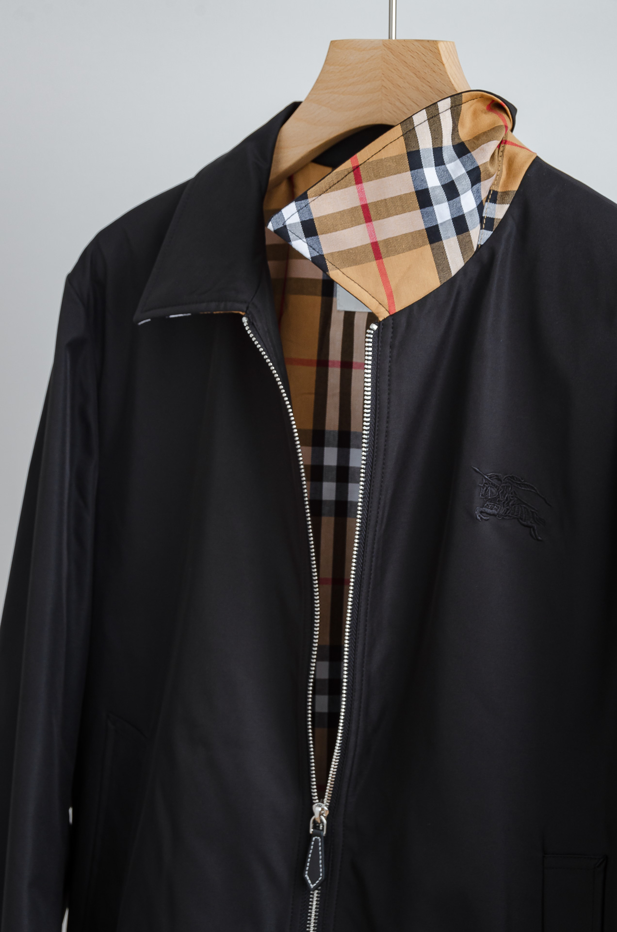 ☀️☀️25FW秋冬最新出品 棉质BUR王牌尖货， 原厂原料棉纺厂特供长绒精纺棉质混纺斜纹材质打造。内侧