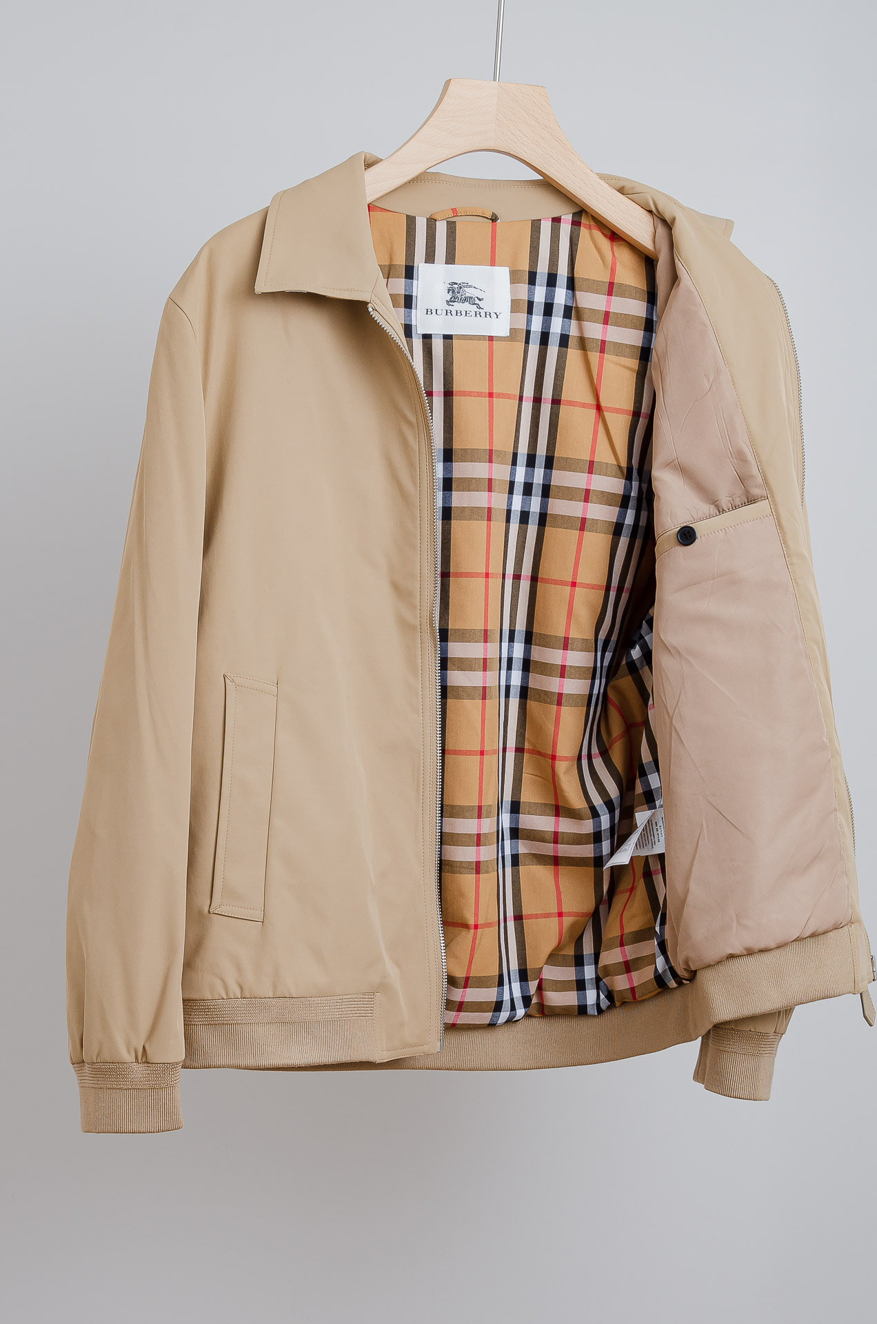 ☀️☀️25FW秋冬最新出品 棉质BUR王牌尖货， 原厂原料棉纺厂特供长绒精纺棉质混纺斜纹材质打造。内侧