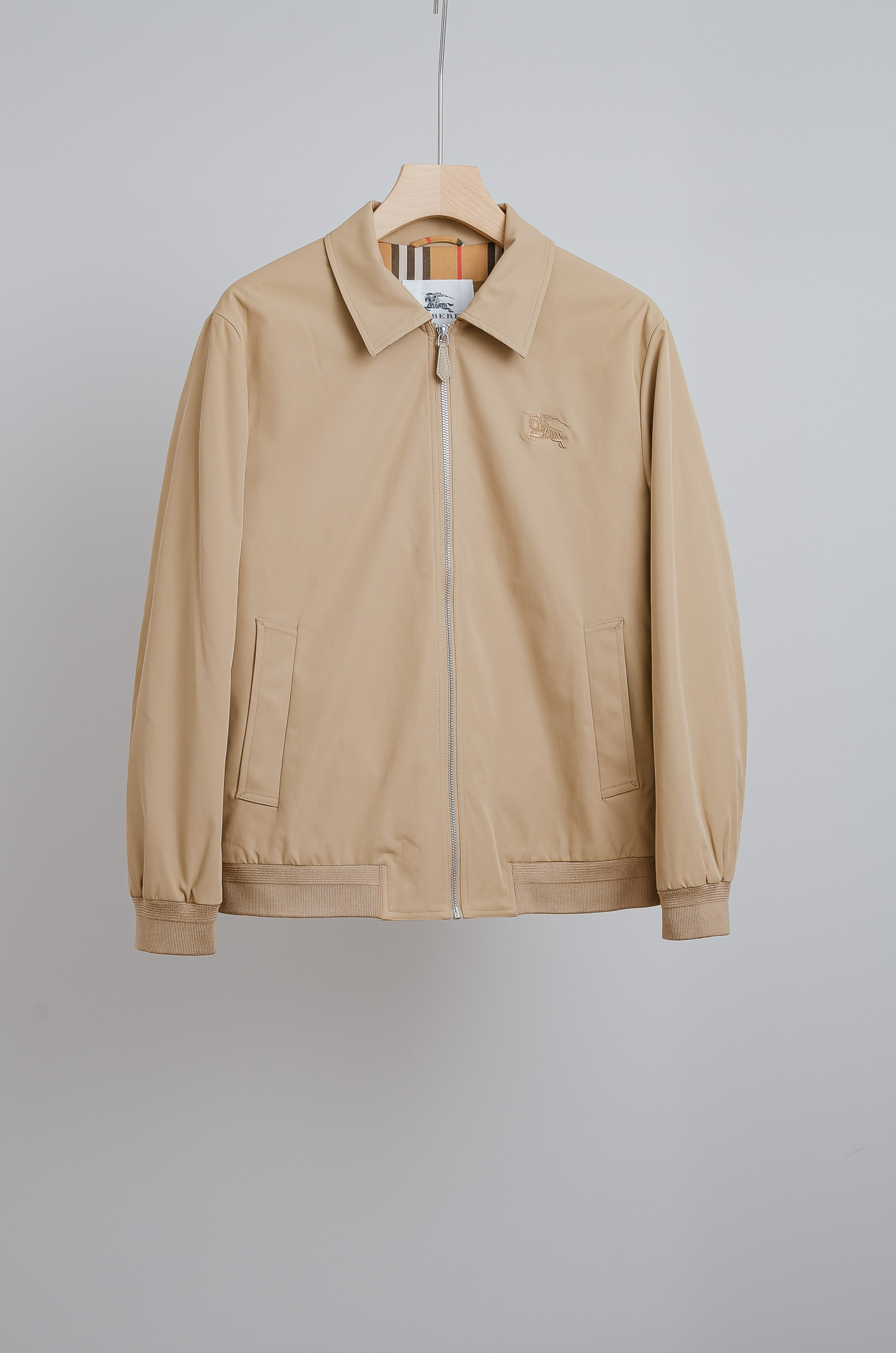 ☀️☀️25FW秋冬最新出品 棉质BUR王牌尖货， 原厂原料棉纺厂特供长绒精纺棉质混纺斜纹材质打造。内侧