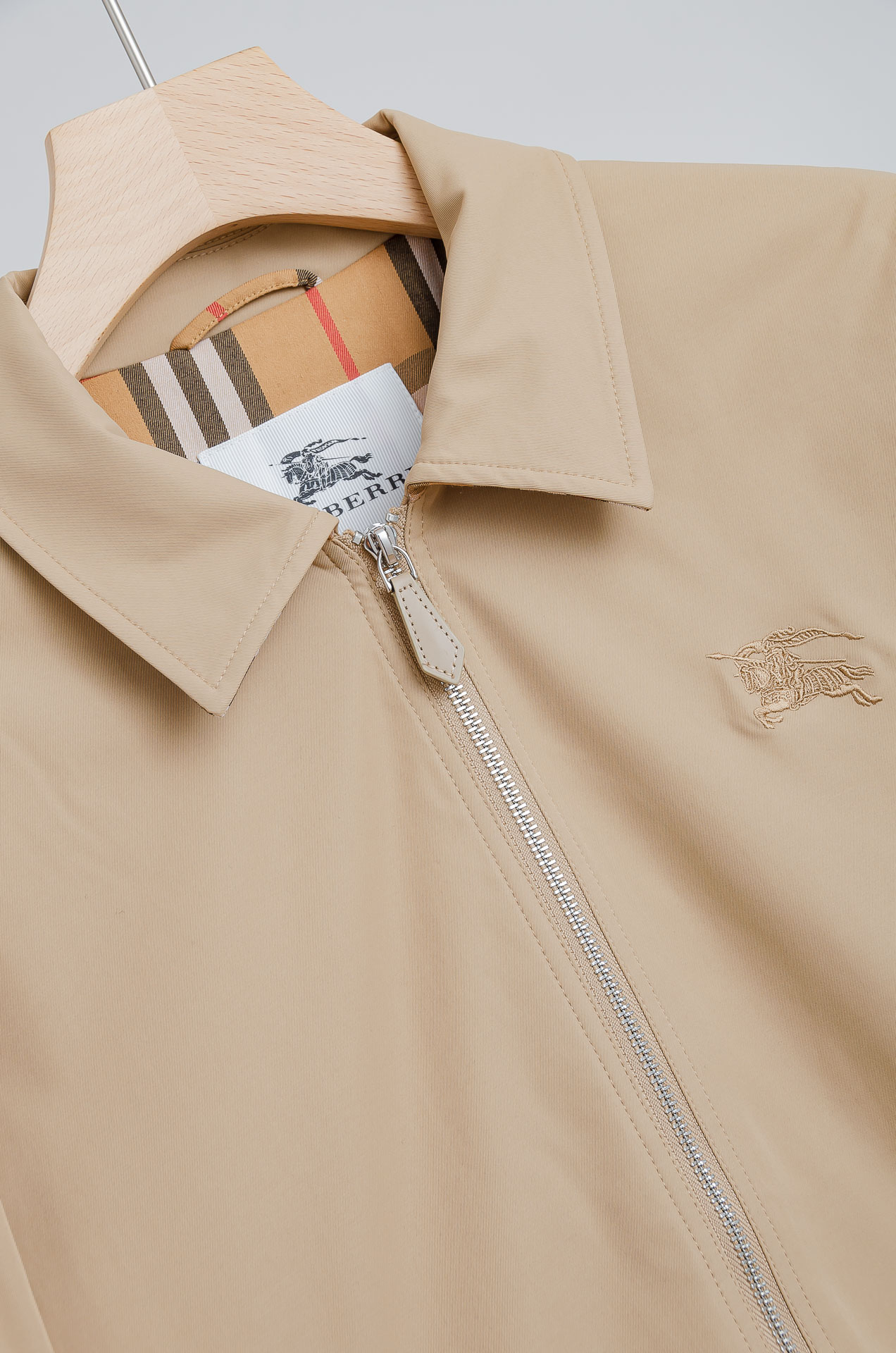 ☀️☀️25FW秋冬最新出品 棉质BUR王牌尖货， 原厂原料棉纺厂特供长绒精纺棉质混纺斜纹材质打造。内侧