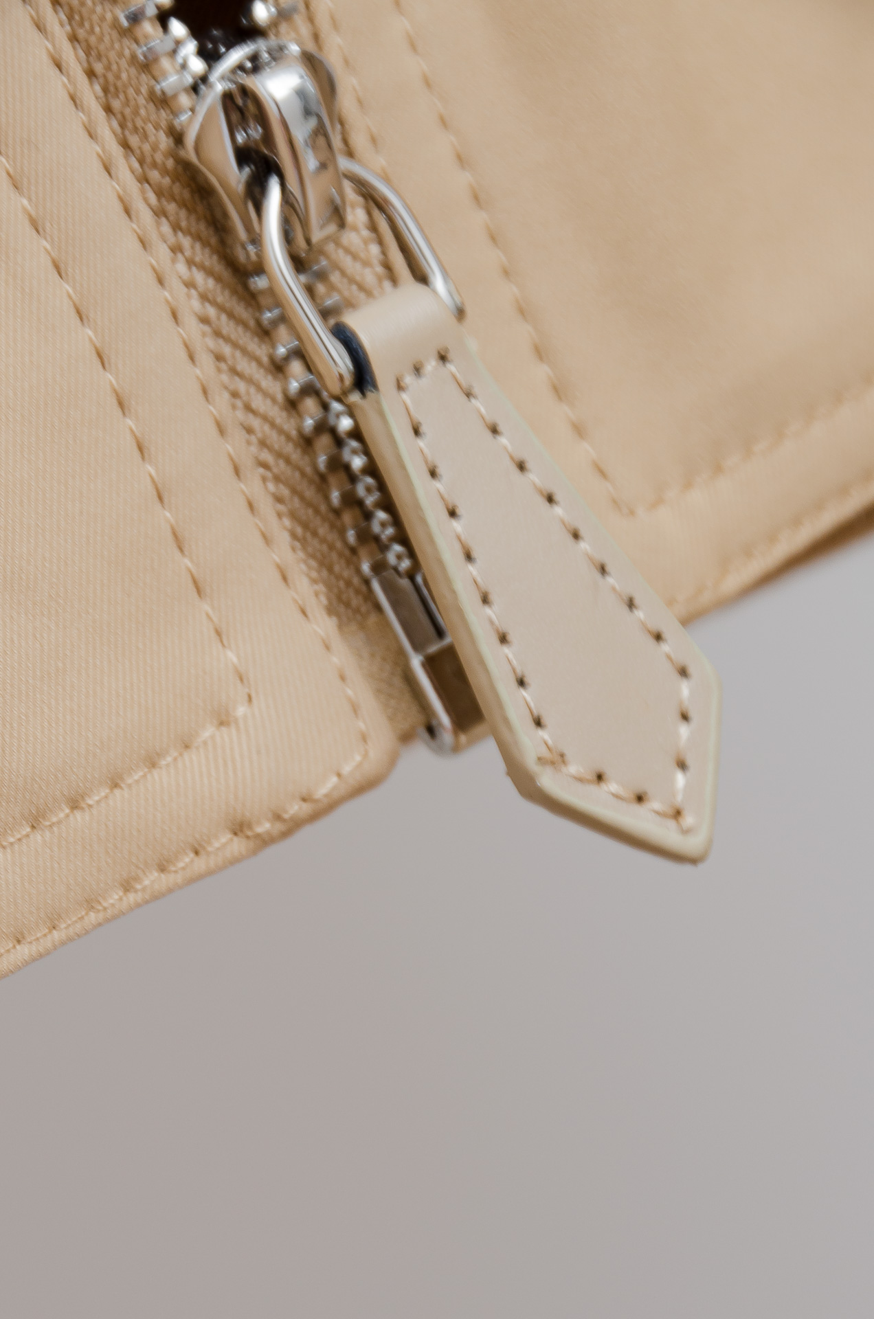 ☀️☀️25FW秋冬最新出品 棉质BUR王牌尖货， 原厂原料棉纺厂特供长绒精纺棉质混纺斜纹材质打造。内侧