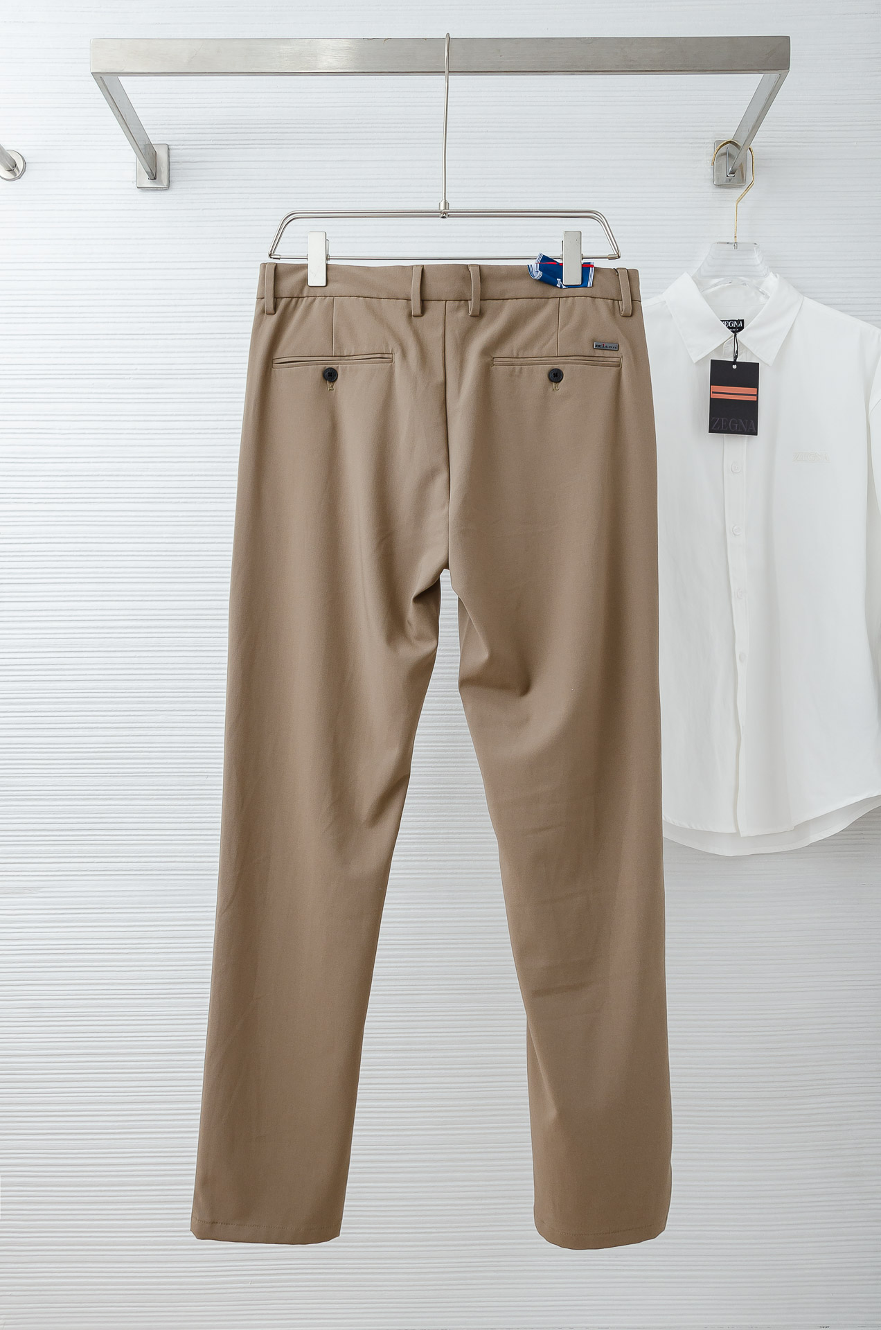 Kiton25FW秋冬新款轻奢时尚定制休闲西裤#简洁干练的风格，精致卓越的品质男装，每款的设计点跟舒适度