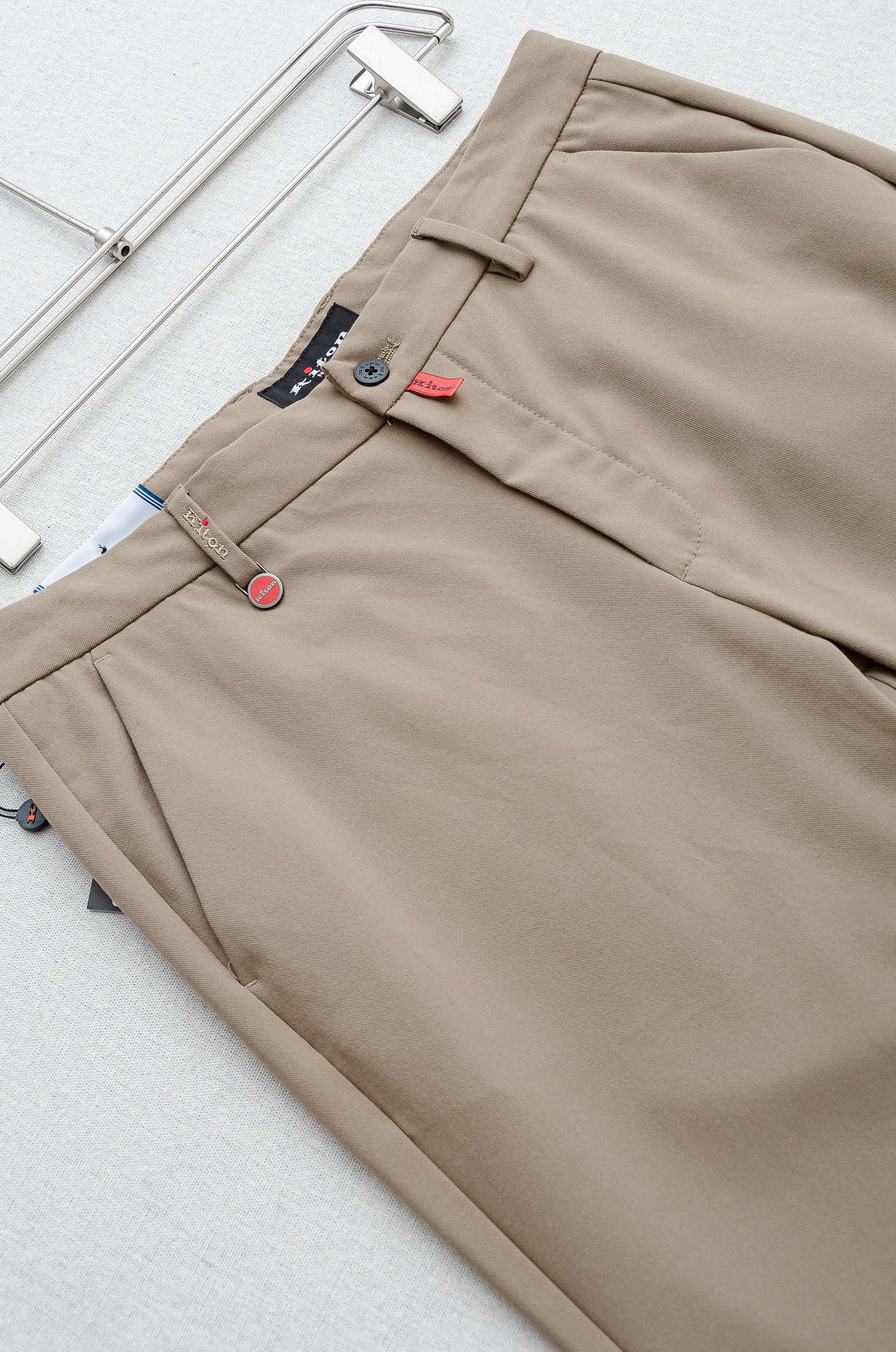 Kiton25FW秋冬新款轻奢时尚定制休闲西裤#简洁干练的风格，精致卓越的品质男装，每款的设计点跟舒适度