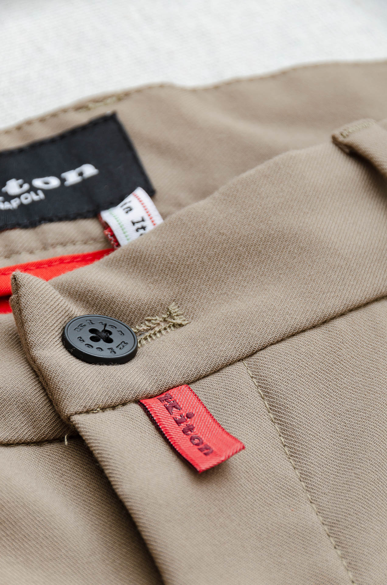 Kiton25FW秋冬新款轻奢时尚定制休闲西裤#简洁干练的风格，精致卓越的品质男装，每款的设计点跟舒适度