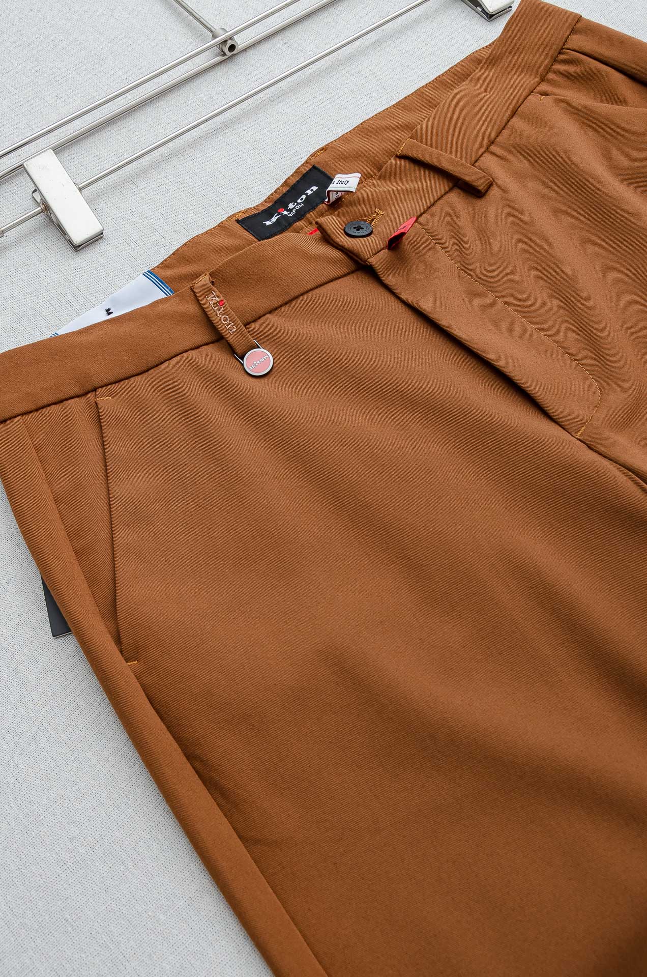 Kiton25FW秋冬新款轻奢时尚定制休闲西裤#简洁干练的风格，精致卓越的品质男装，每款的设计点跟舒适度