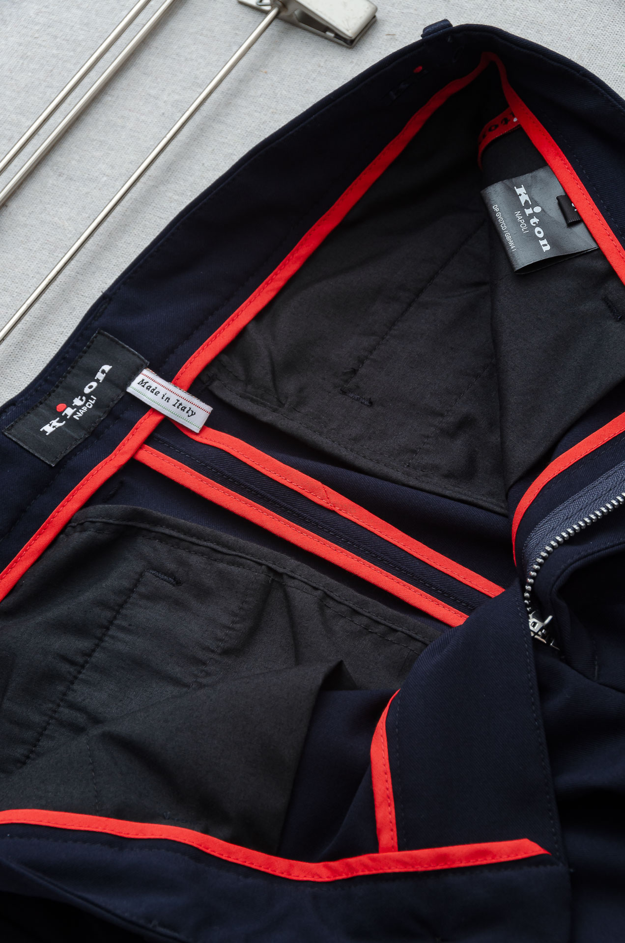 Kiton25FW秋冬新款轻奢时尚定制休闲西裤#简洁干练的风格，精致卓越的品质男装，每款的设计点跟舒适度