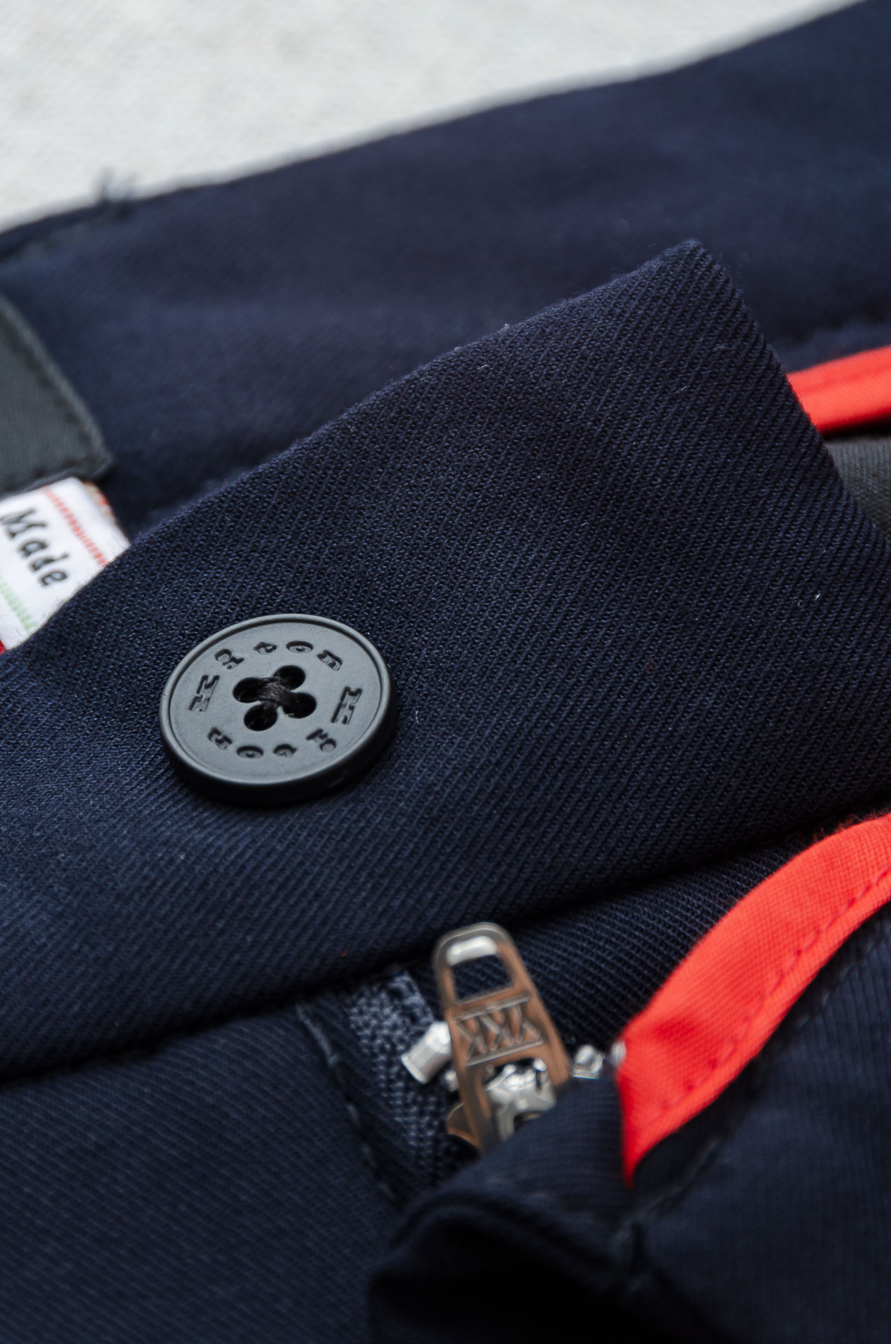 Kiton25FW秋冬新款轻奢时尚定制休闲西裤#简洁干练的风格，精致卓越的品质男装，每款的设计点跟舒适度