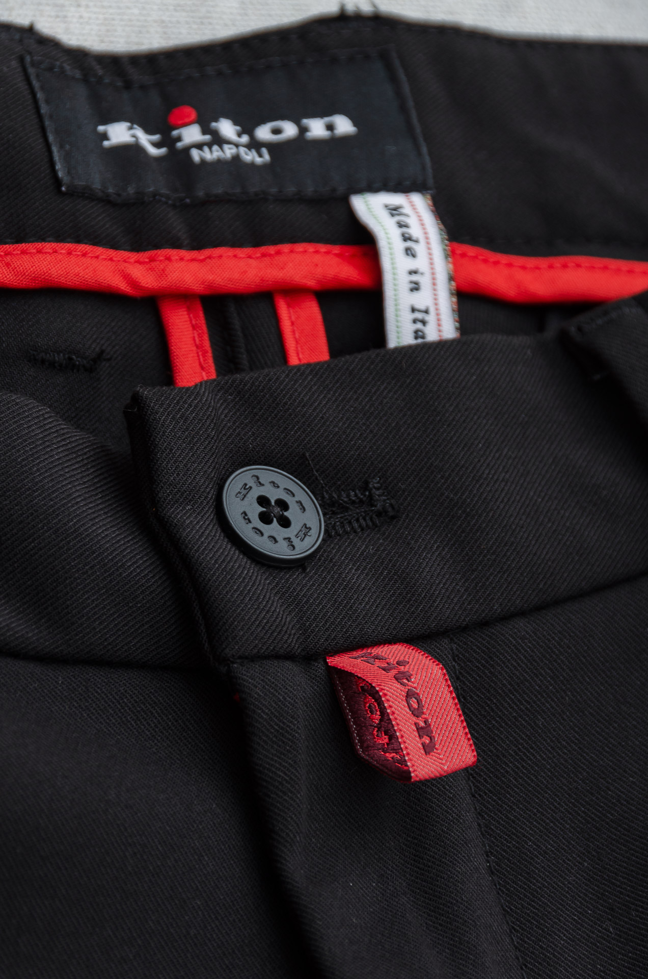 Kiton25FW秋冬新款轻奢时尚定制休闲西裤#简洁干练的风格，精致卓越的品质男装，每款的设计点跟舒适度