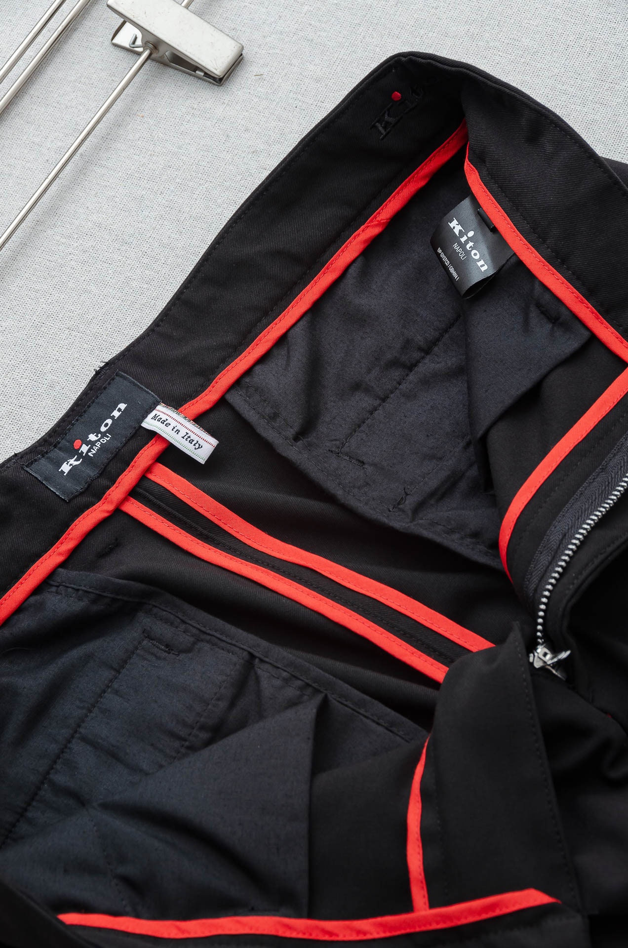 Kiton25FW秋冬新款轻奢时尚定制休闲西裤#简洁干练的风格，精致卓越的品质男装，每款的设计点跟舒适度