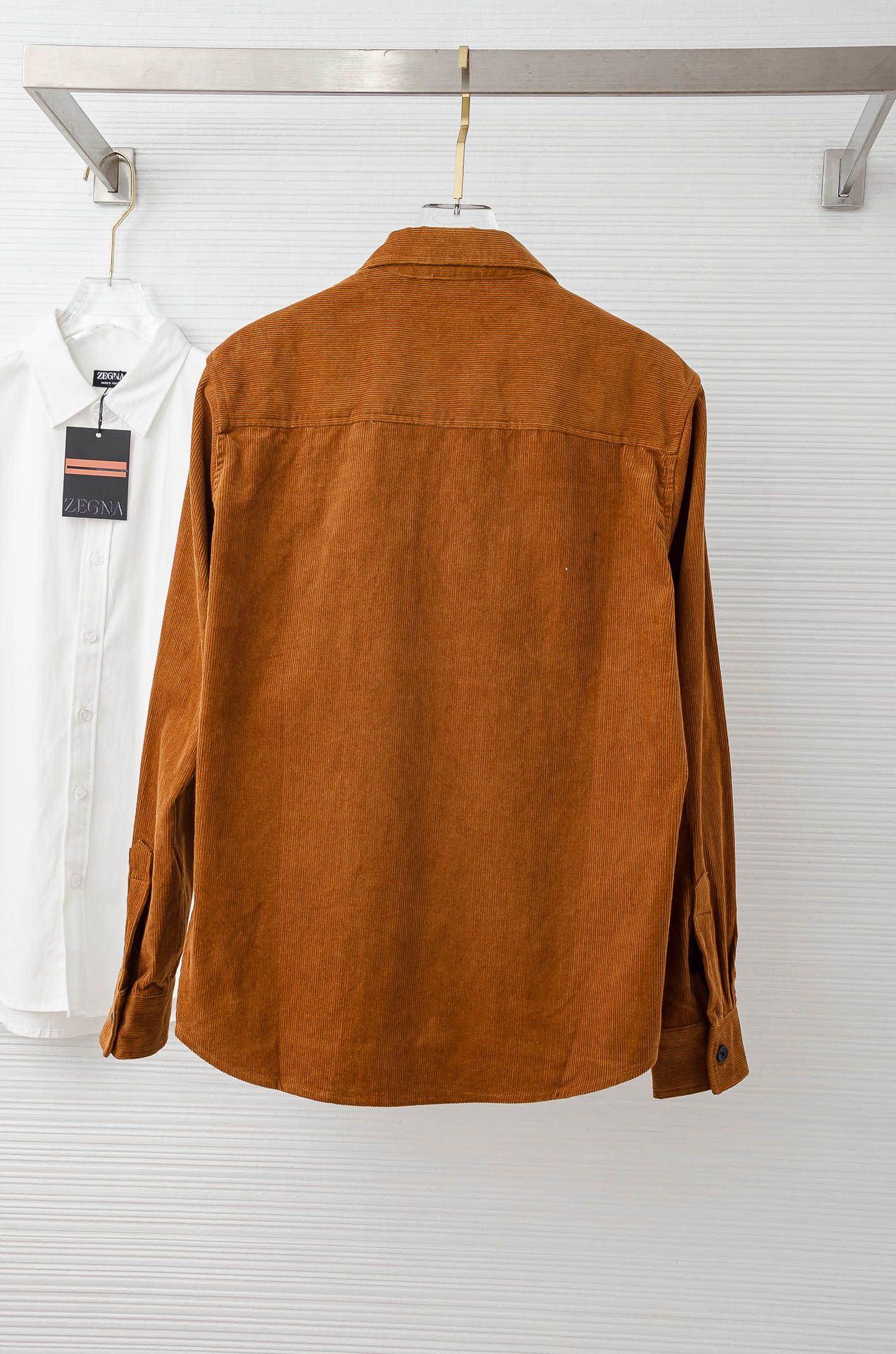 杰尼亚zegna 2025秋冬 东京限定 灯芯绒衬衫外套 秋冬季很实穿 经典款式 特点实版型的剪裁 略微