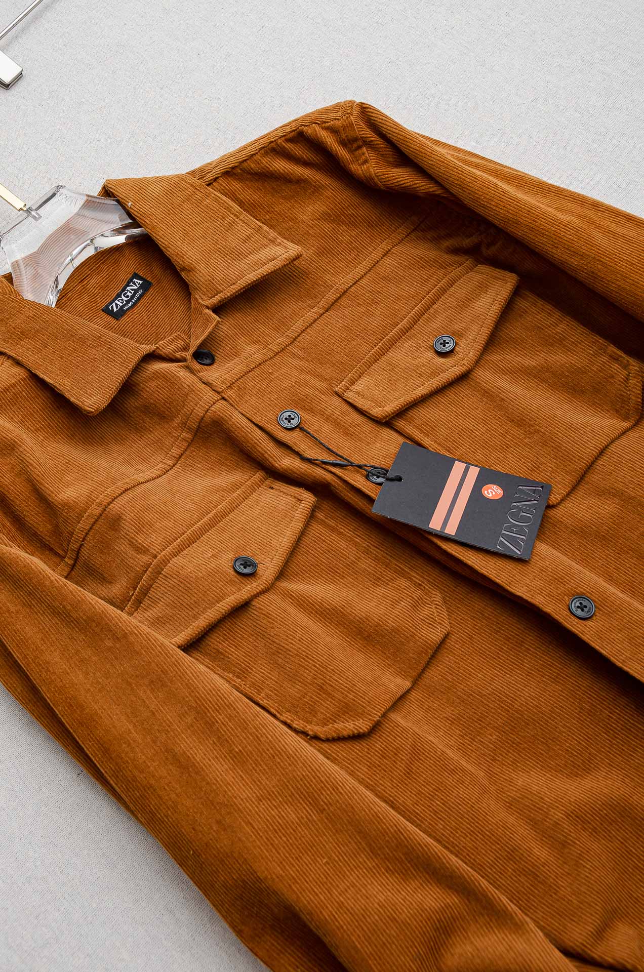 杰尼亚zegna 2025秋冬 东京限定 灯芯绒衬衫外套 秋冬季很实穿 经典款式 特点实版型的剪裁 略微