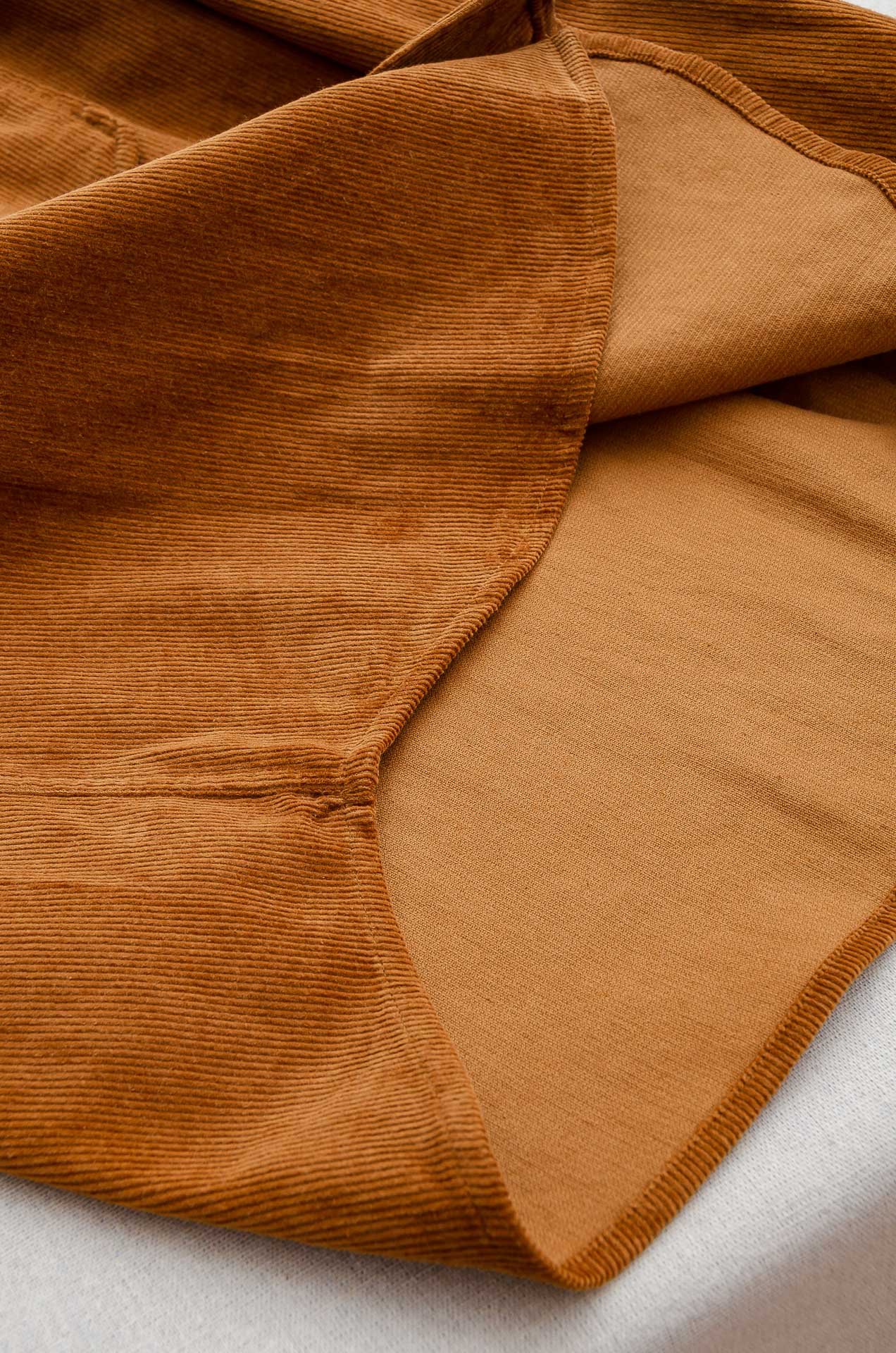 杰尼亚zegna 2025秋冬 东京限定 灯芯绒衬衫外套 秋冬季很实穿 经典款式 特点实版型的剪裁 略微