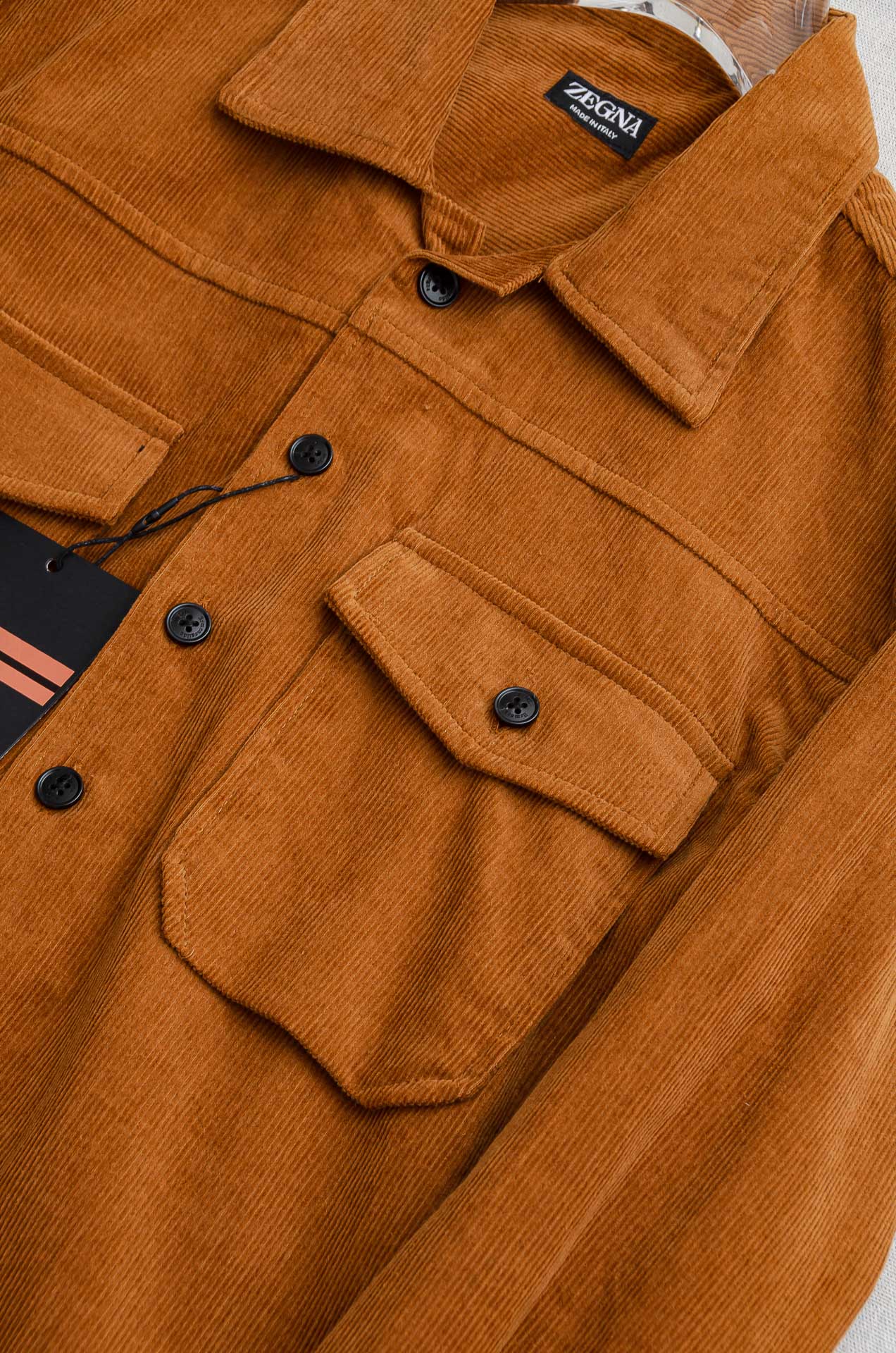 杰尼亚zegna 2025秋冬 东京限定 灯芯绒衬衫外套 秋冬季很实穿 经典款式 特点实版型的剪裁 略微