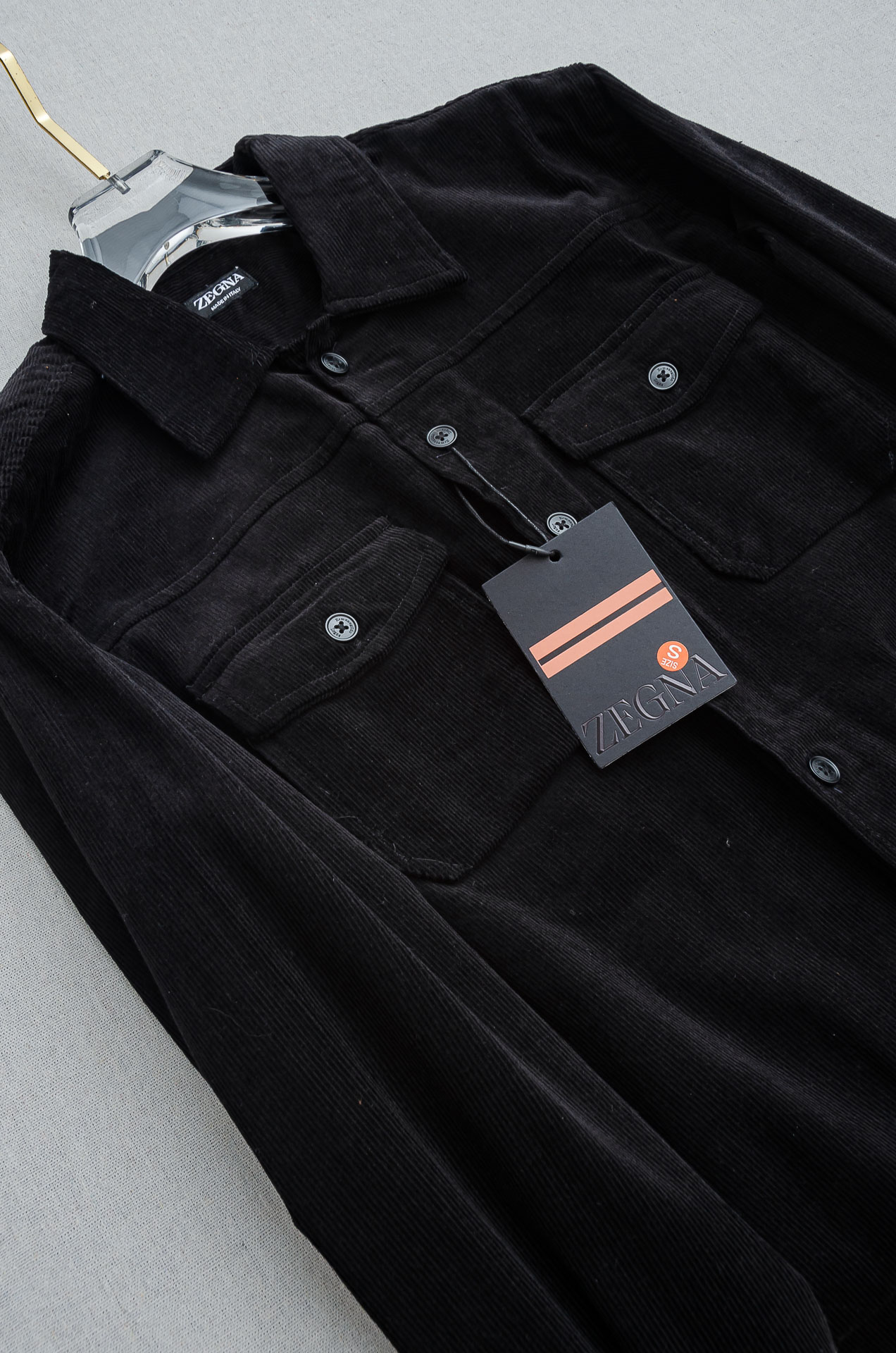 杰尼亚zegna 2025秋冬 东京限定 灯芯绒衬衫外套 秋冬季很实穿 经典款式 特点实版型的剪裁 略微