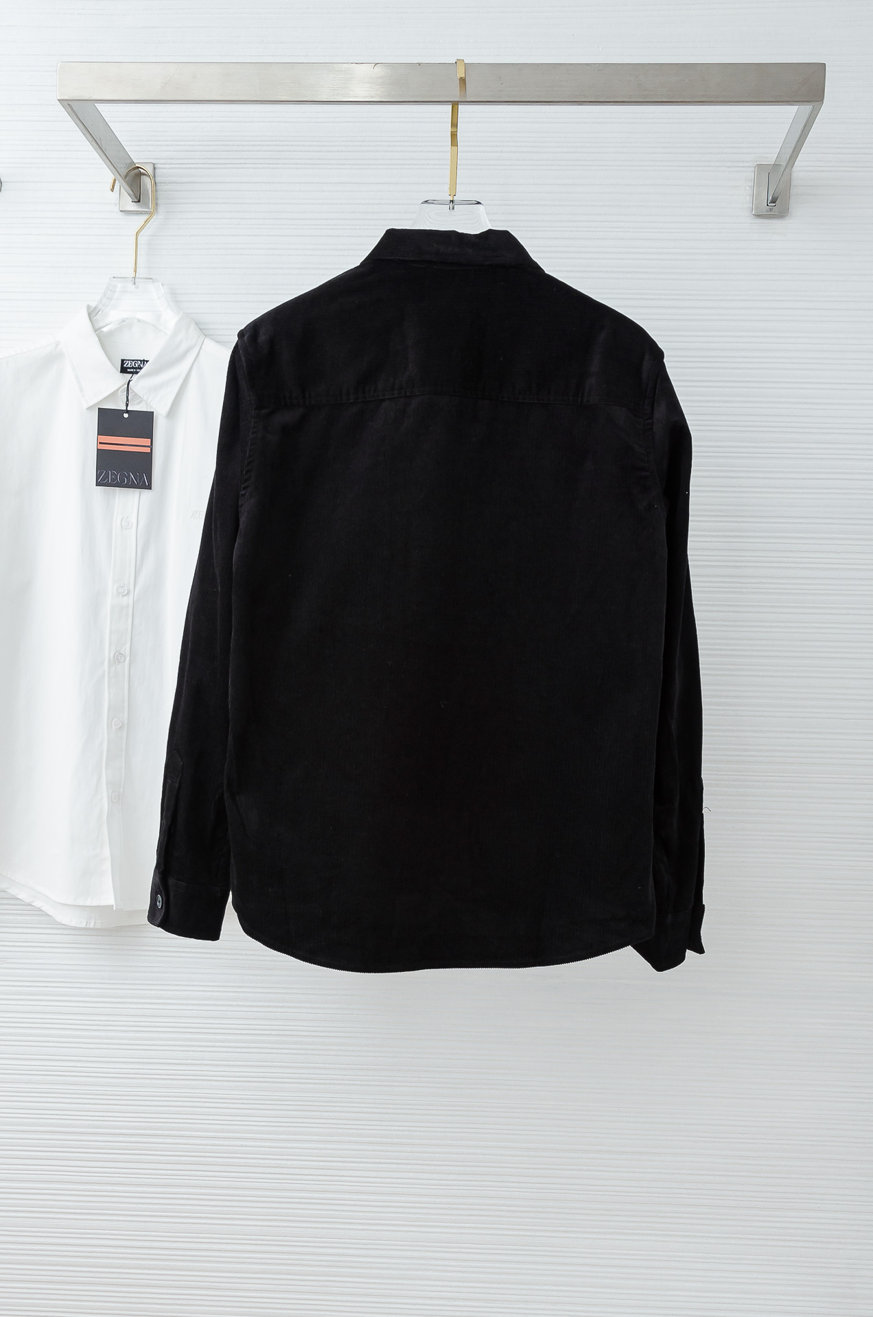 杰尼亚zegna 2025秋冬 东京限定 灯芯绒衬衫外套 秋冬季很实穿 经典款式 特点实版型的剪裁 略微