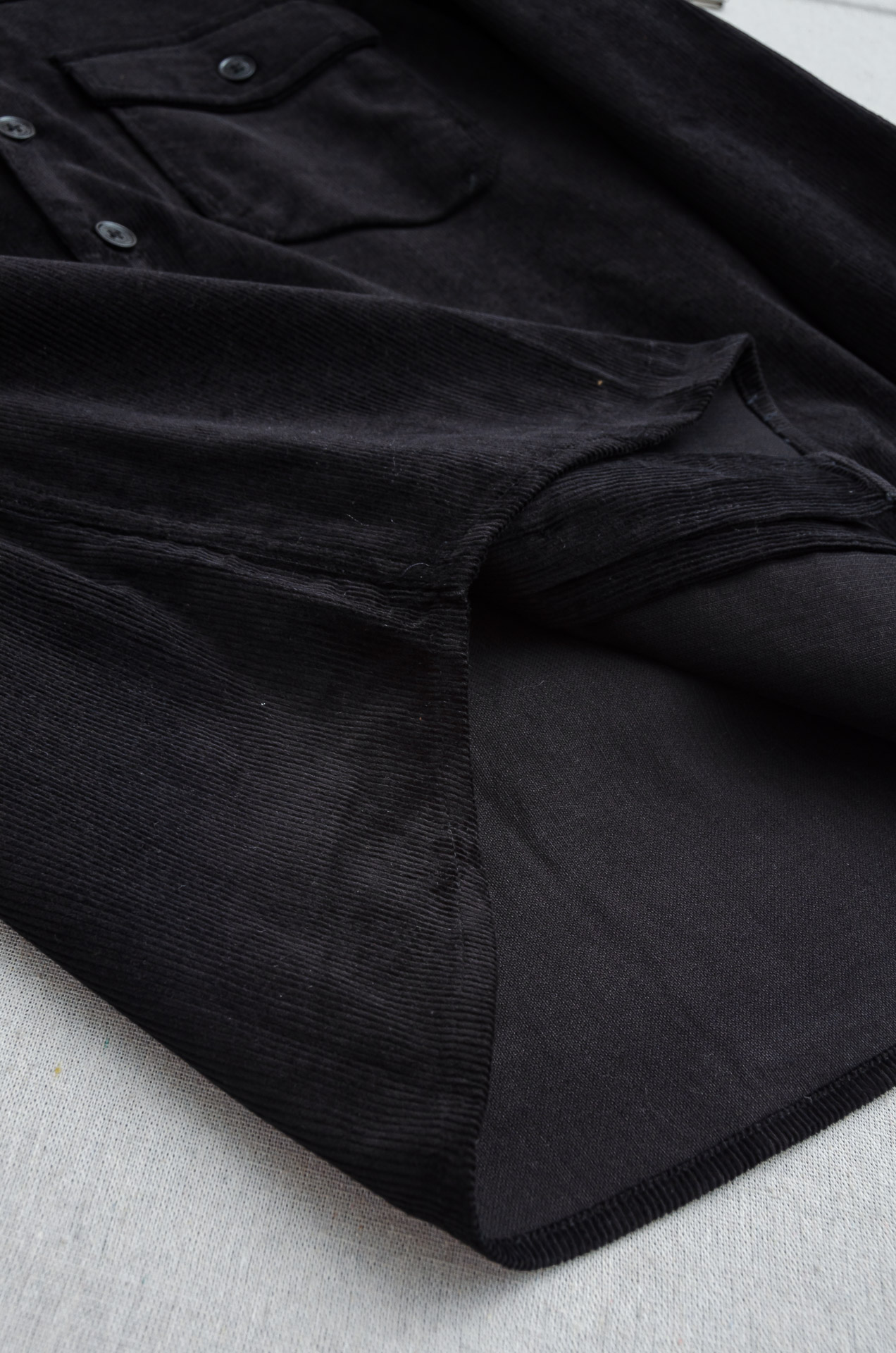 杰尼亚zegna 2025秋冬 东京限定 灯芯绒衬衫外套 秋冬季很实穿 经典款式 特点实版型的剪裁 略微