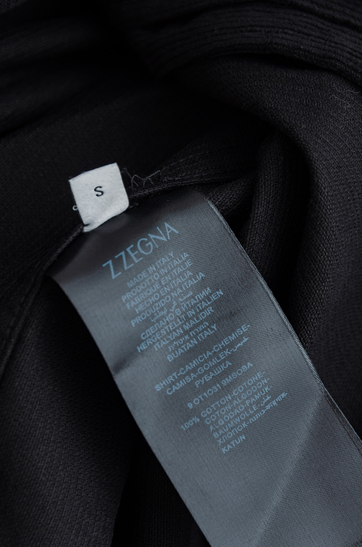 杰尼亚zegna 2025秋冬 东京限定 灯芯绒衬衫外套 秋冬季很实穿 经典款式 特点实版型的剪裁 略微