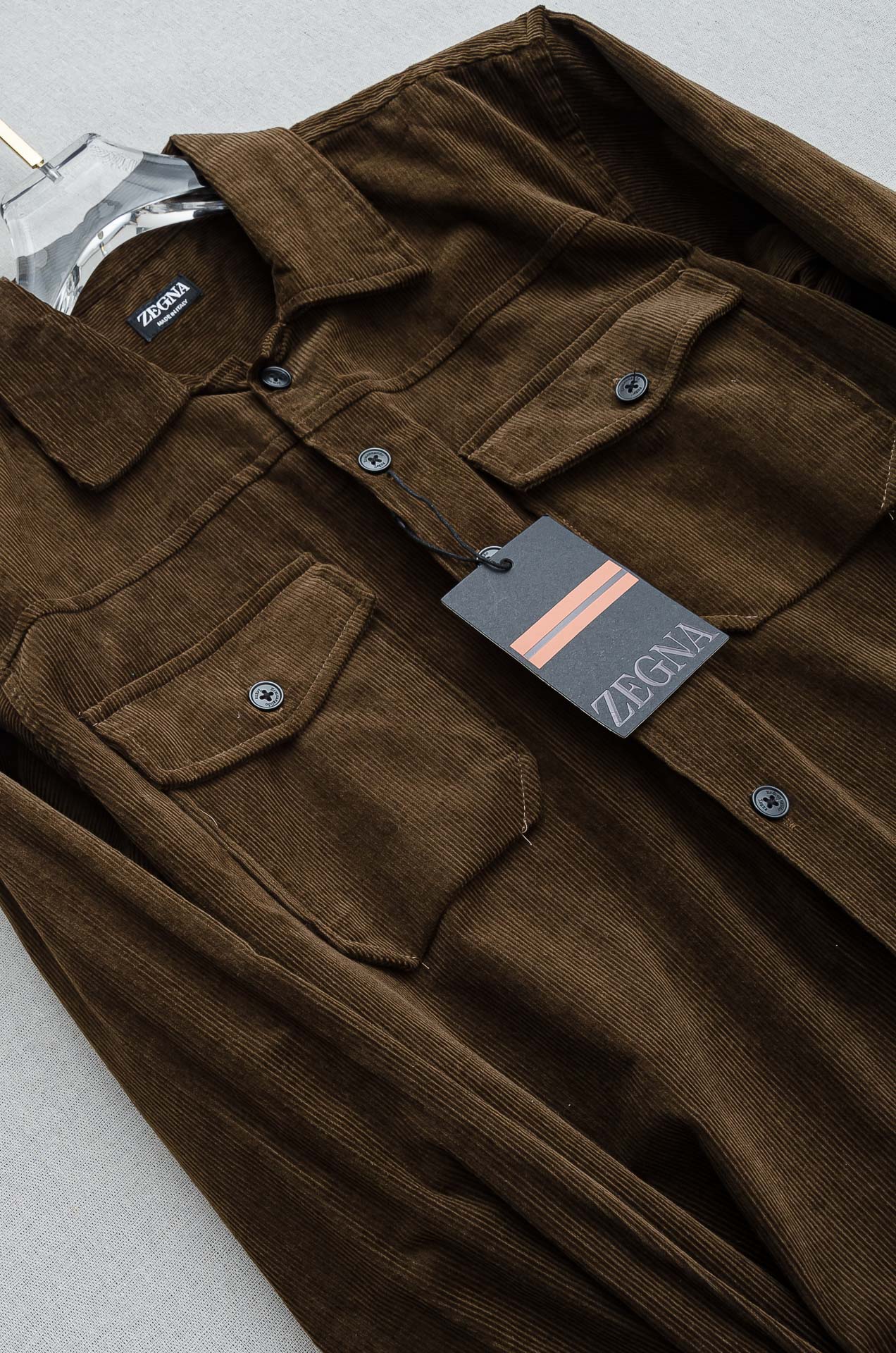 杰尼亚zegna 2025秋冬 东京限定 灯芯绒衬衫外套 秋冬季很实穿 经典款式 特点实版型的剪裁 略微