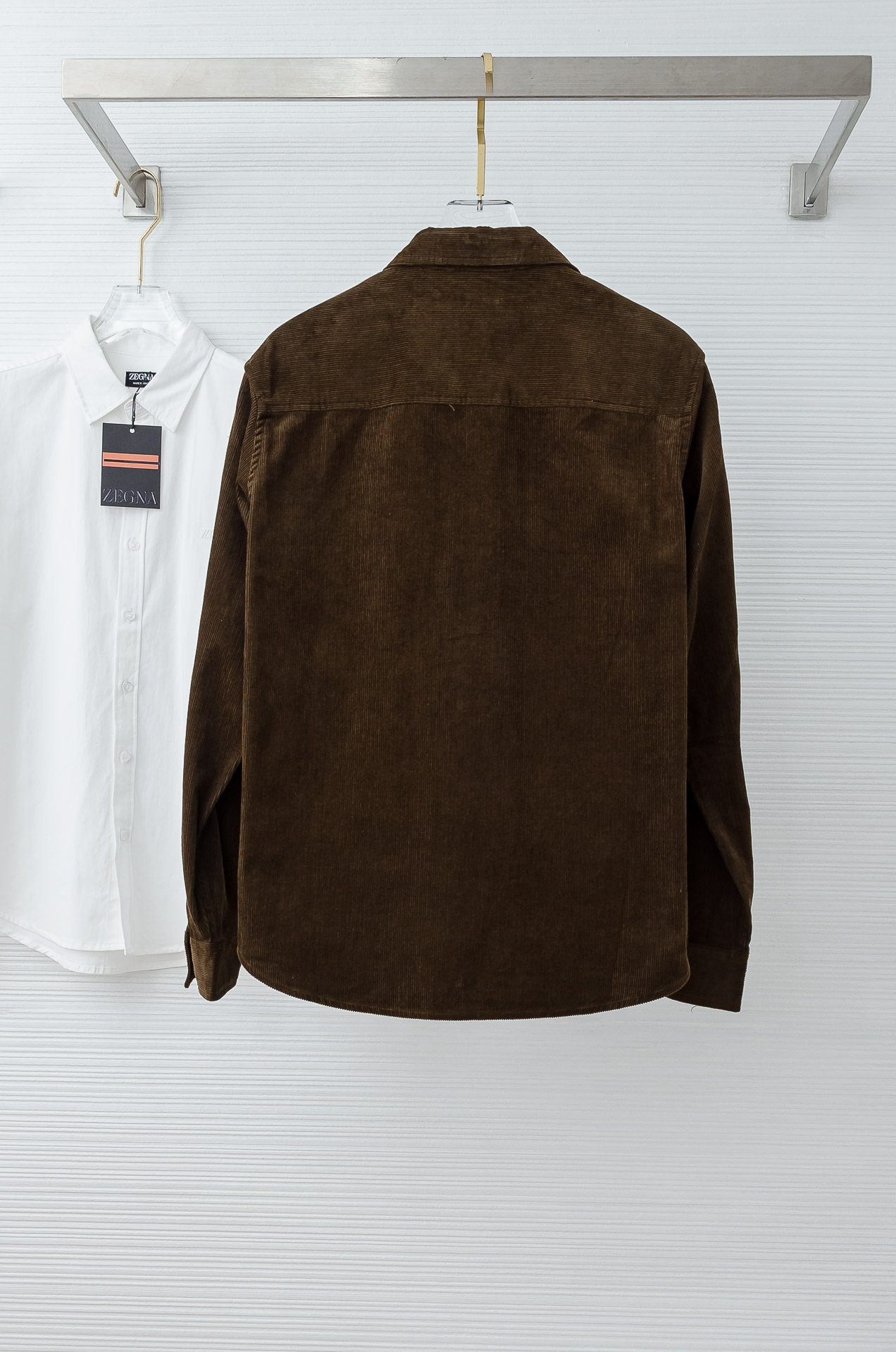 杰尼亚zegna 2025秋冬 东京限定 灯芯绒衬衫外套 秋冬季很实穿 经典款式 特点实版型的剪裁 略微