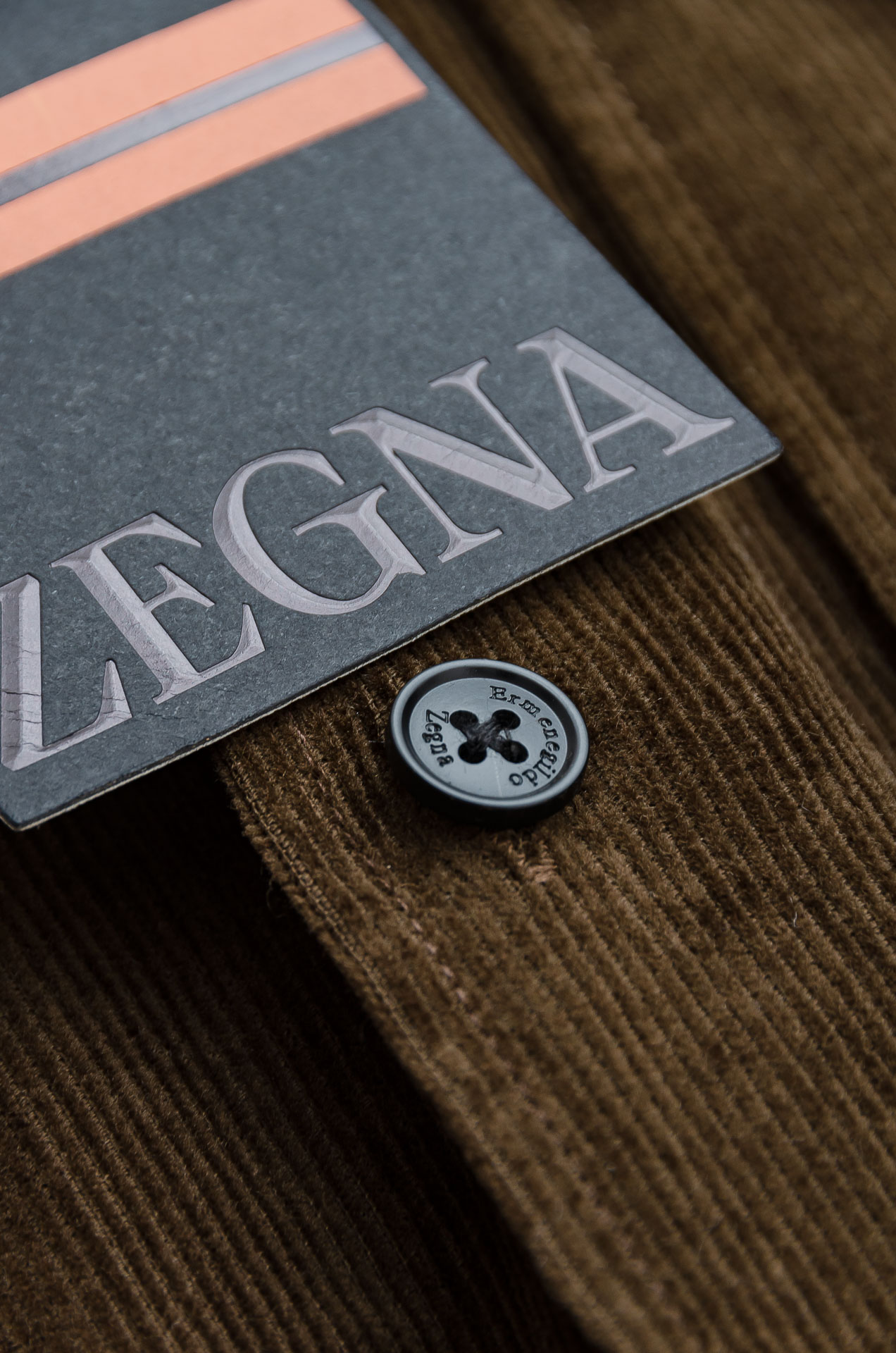 杰尼亚zegna 2025秋冬 东京限定 灯芯绒衬衫外套 秋冬季很实穿 经典款式 特点实版型的剪裁 略微