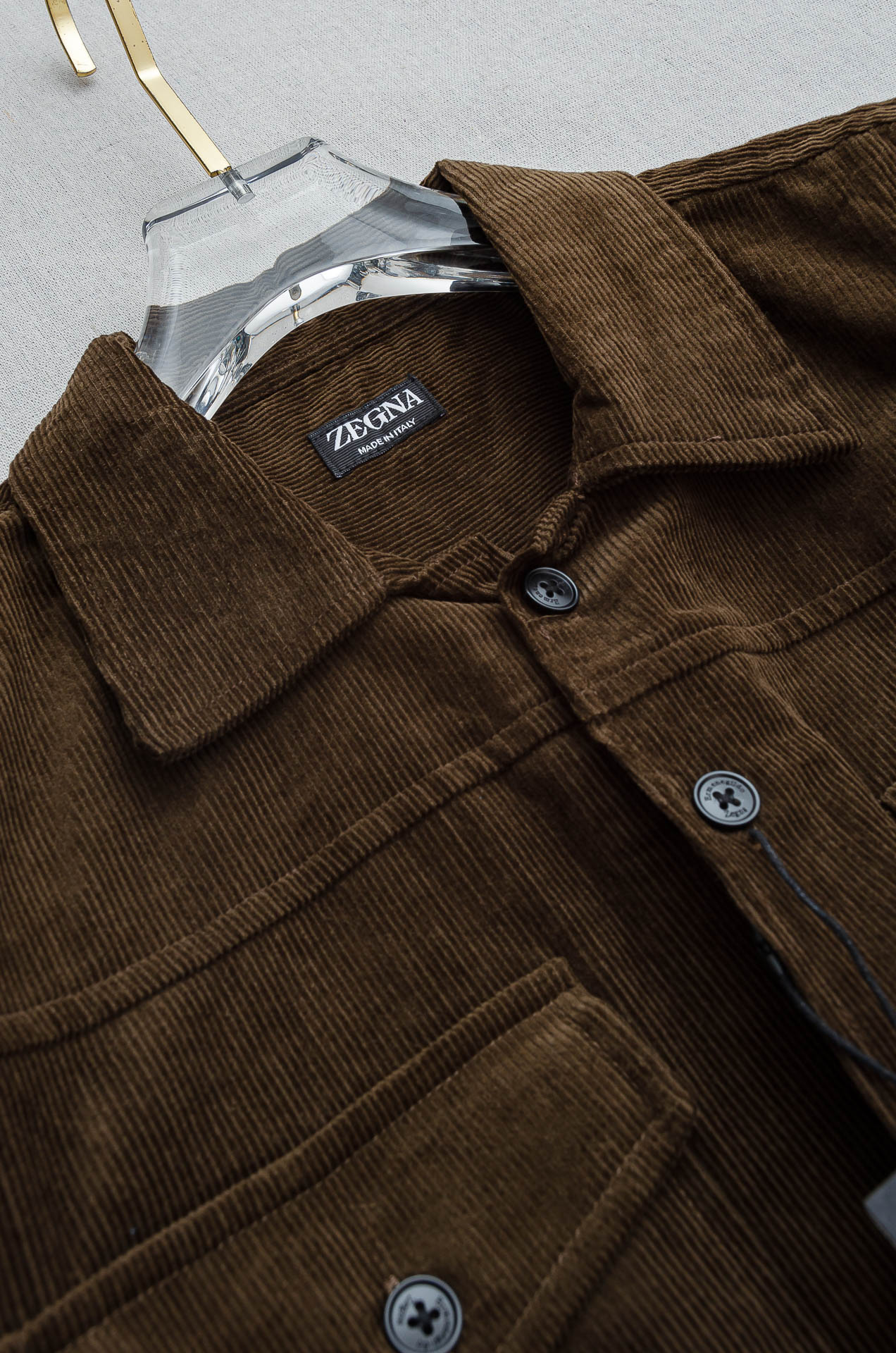 杰尼亚zegna 2025秋冬 东京限定 灯芯绒衬衫外套 秋冬季很实穿 经典款式 特点实版型的剪裁 略微