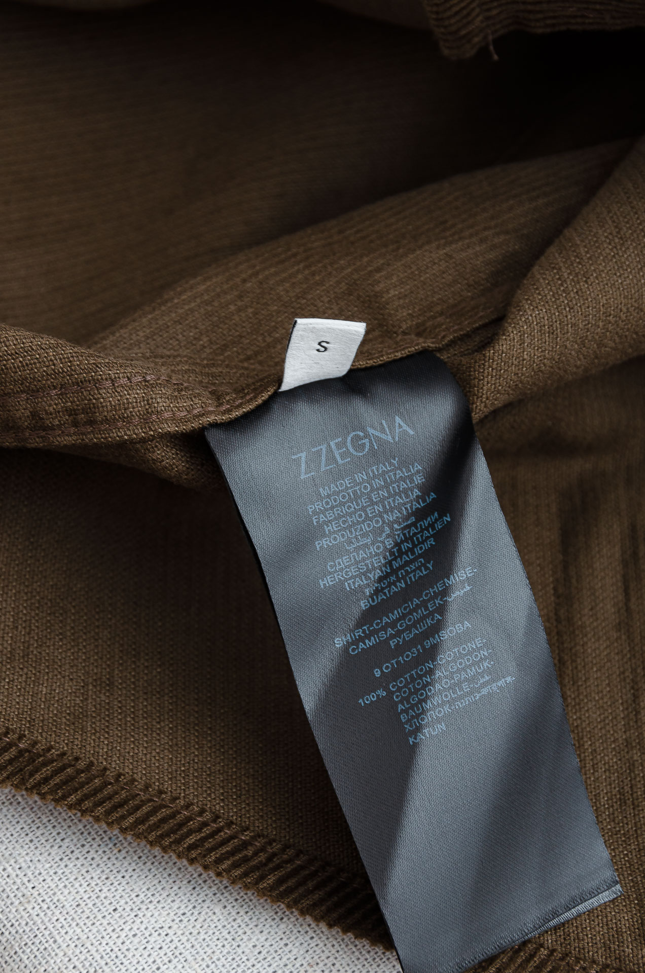 杰尼亚zegna 2025秋冬 东京限定 灯芯绒衬衫外套 秋冬季很实穿 经典款式 特点实版型的剪裁 略微