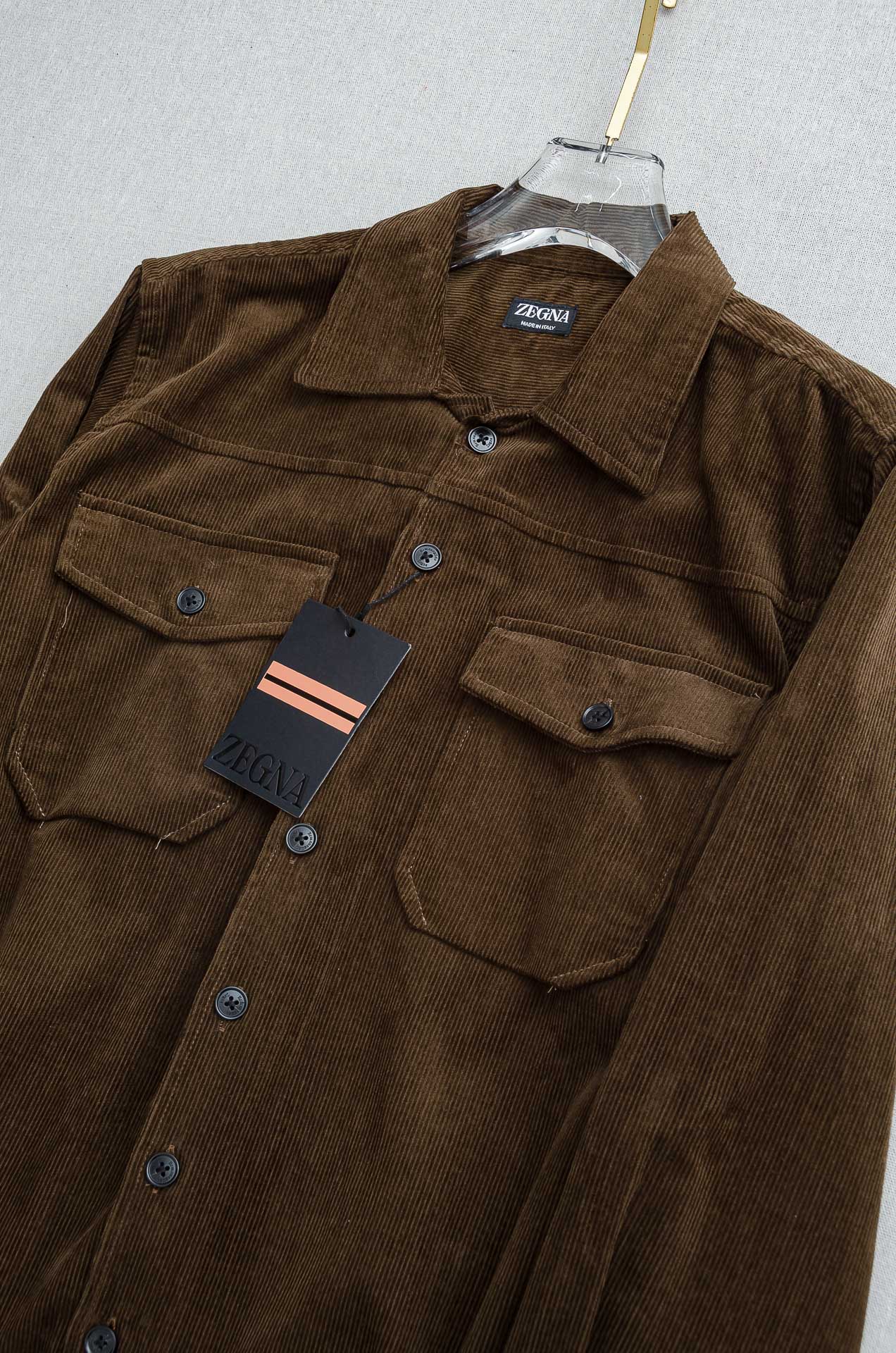 杰尼亚zegna 2025秋冬 东京限定 灯芯绒衬衫外套 秋冬季很实穿 经典款式 特点实版型的剪裁 略微