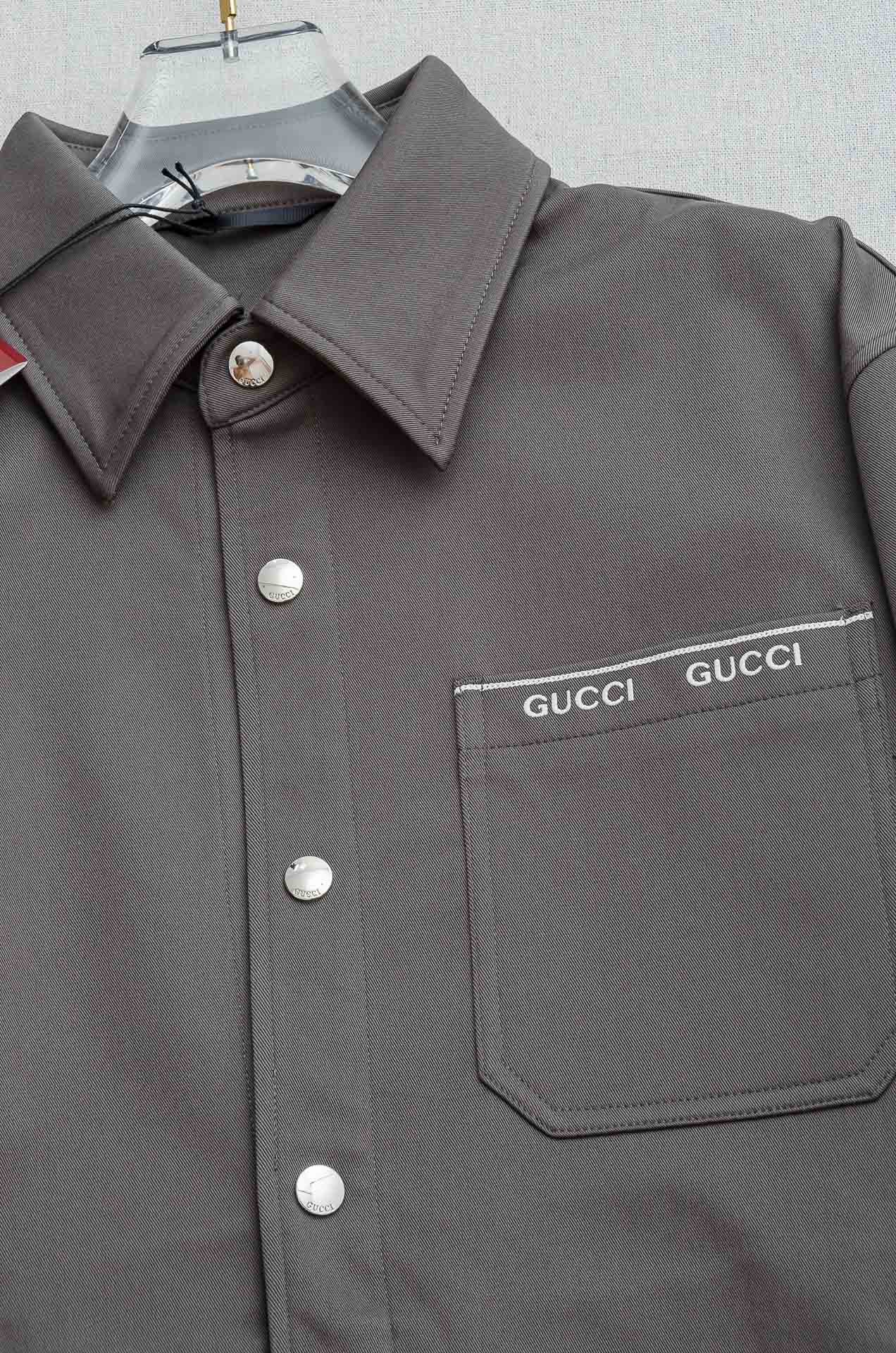 Gu#cci 2026FW最新休闲套装#【单排扣翻领夹克外套+直筒休闲裤】面料采用21.3%聚酯纤维+3