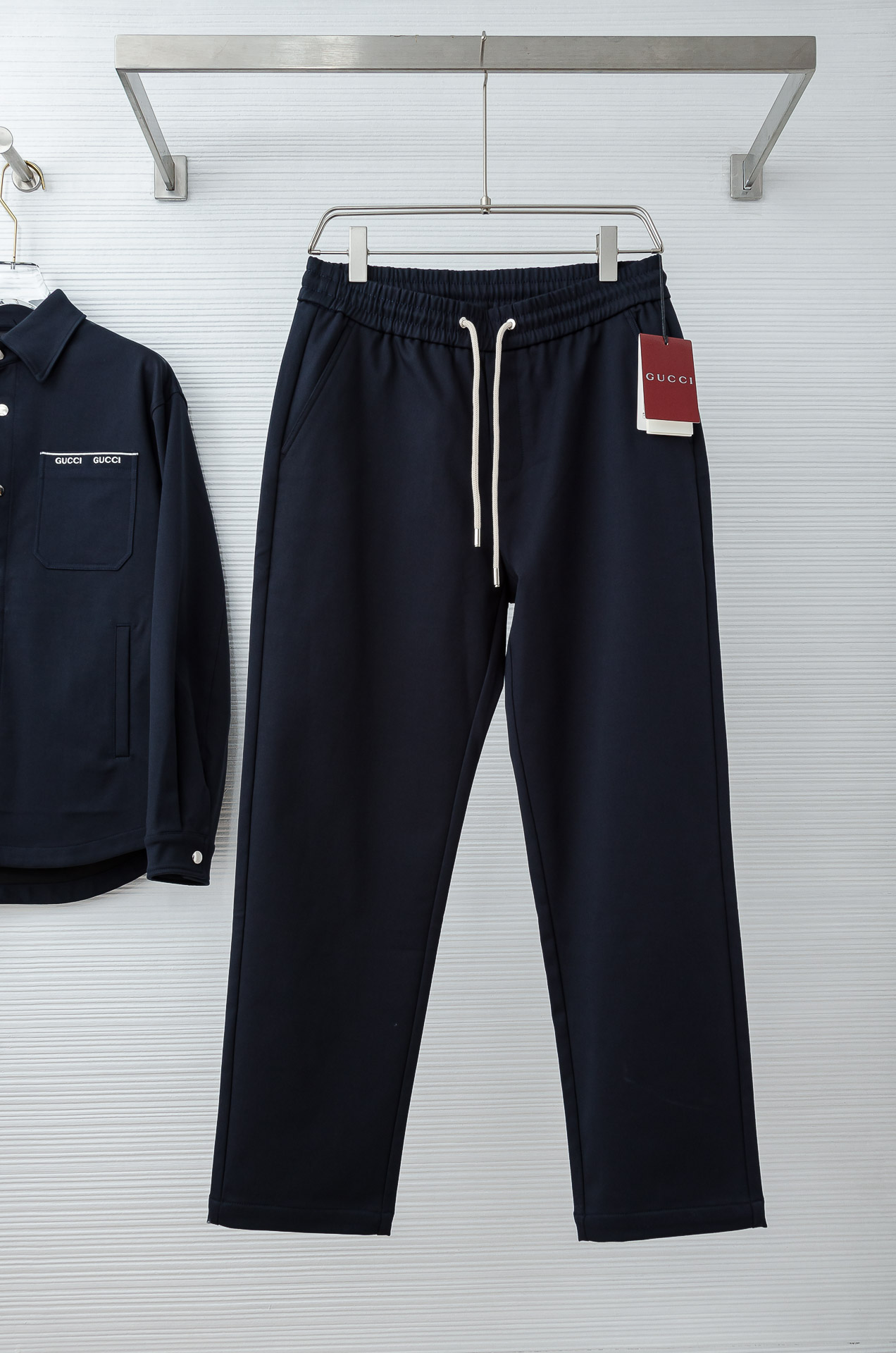 Gu#cci 2026FW最新休闲套装#【单排扣翻领夹克外套+直筒休闲裤】面料采用21.3%聚酯纤维+3