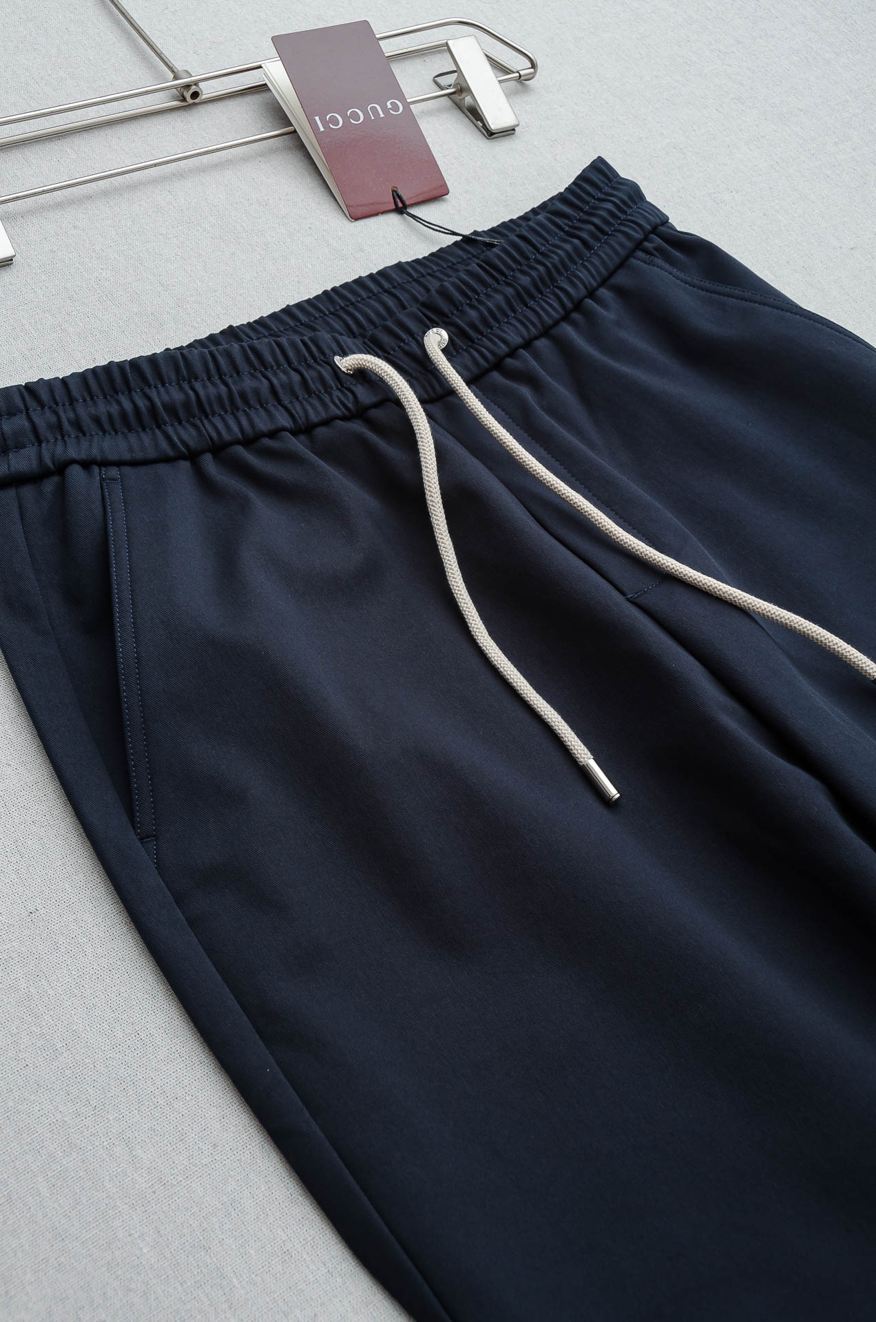 Gu#cci 2026FW最新休闲套装#【单排扣翻领夹克外套+直筒休闲裤】面料采用21.3%聚酯纤维+3