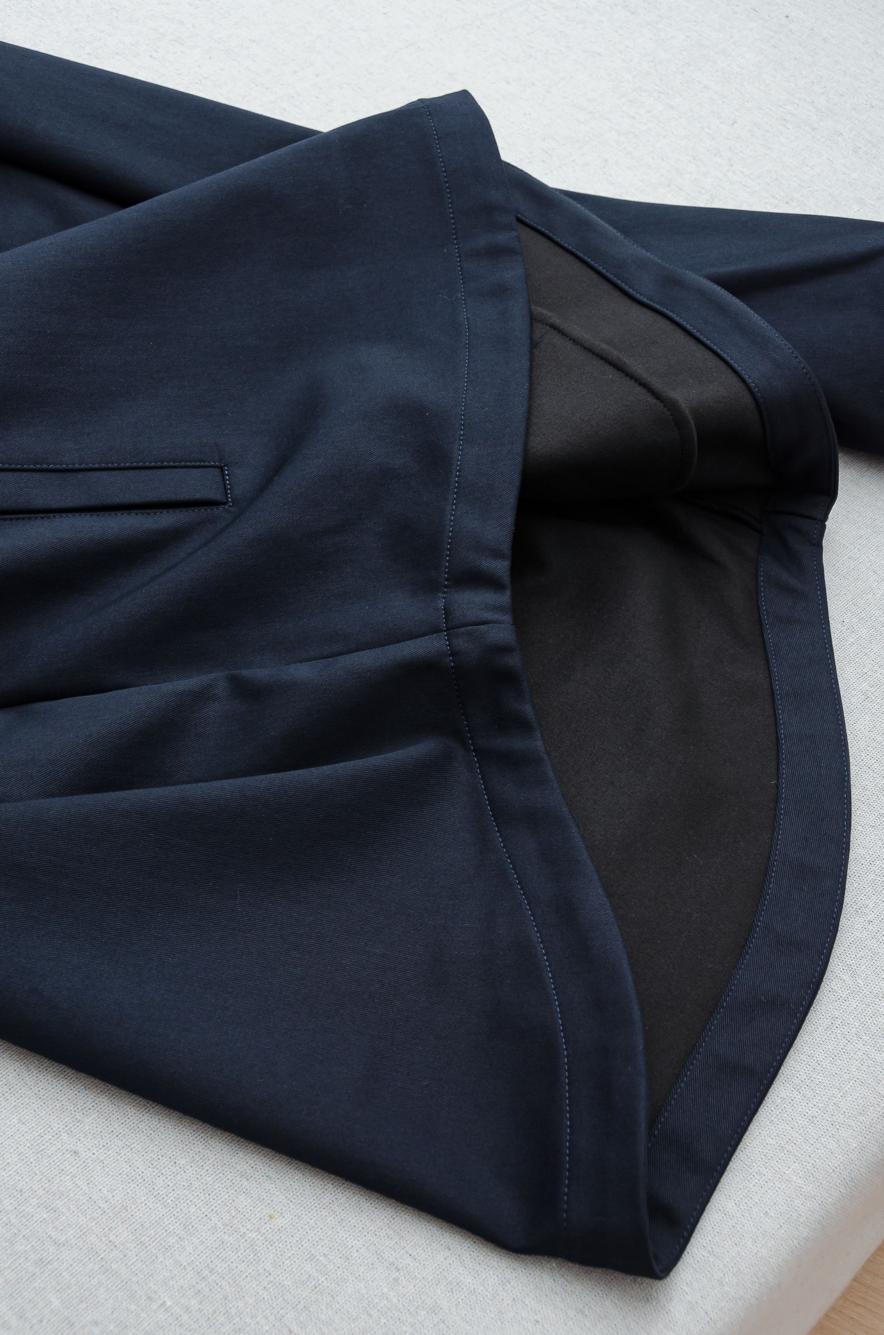 Gu#cci 2026FW最新休闲套装#【单排扣翻领夹克外套+直筒休闲裤】面料采用21.3%聚酯纤维+3