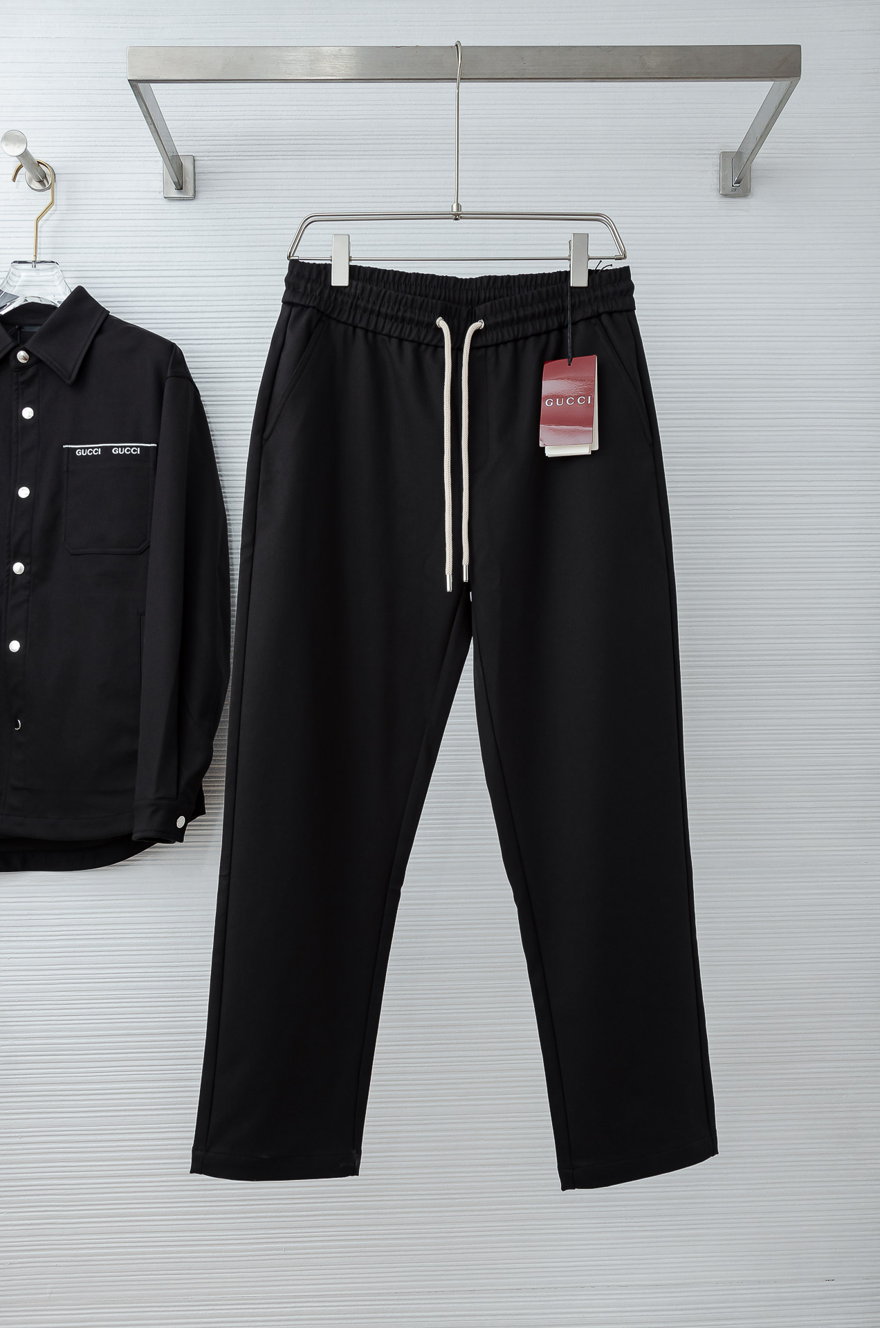 Gu#cci 2026FW最新休闲套装#【单排扣翻领夹克外套+直筒休闲裤】面料采用21.3%聚酯纤维+3