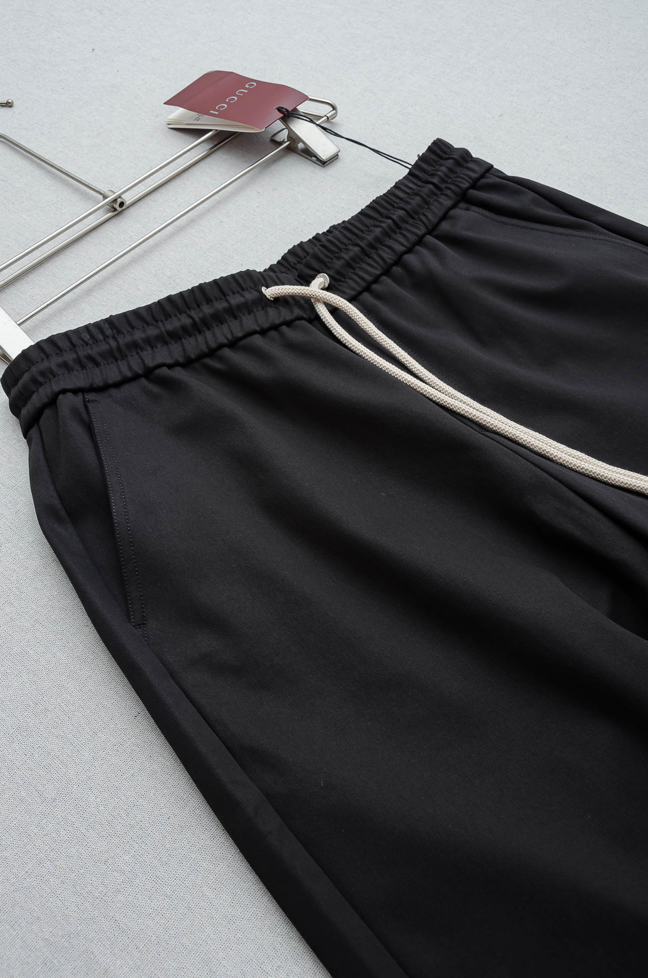 Gu#cci 2026FW最新休闲套装#【单排扣翻领夹克外套+直筒休闲裤】面料采用21.3%聚酯纤维+3