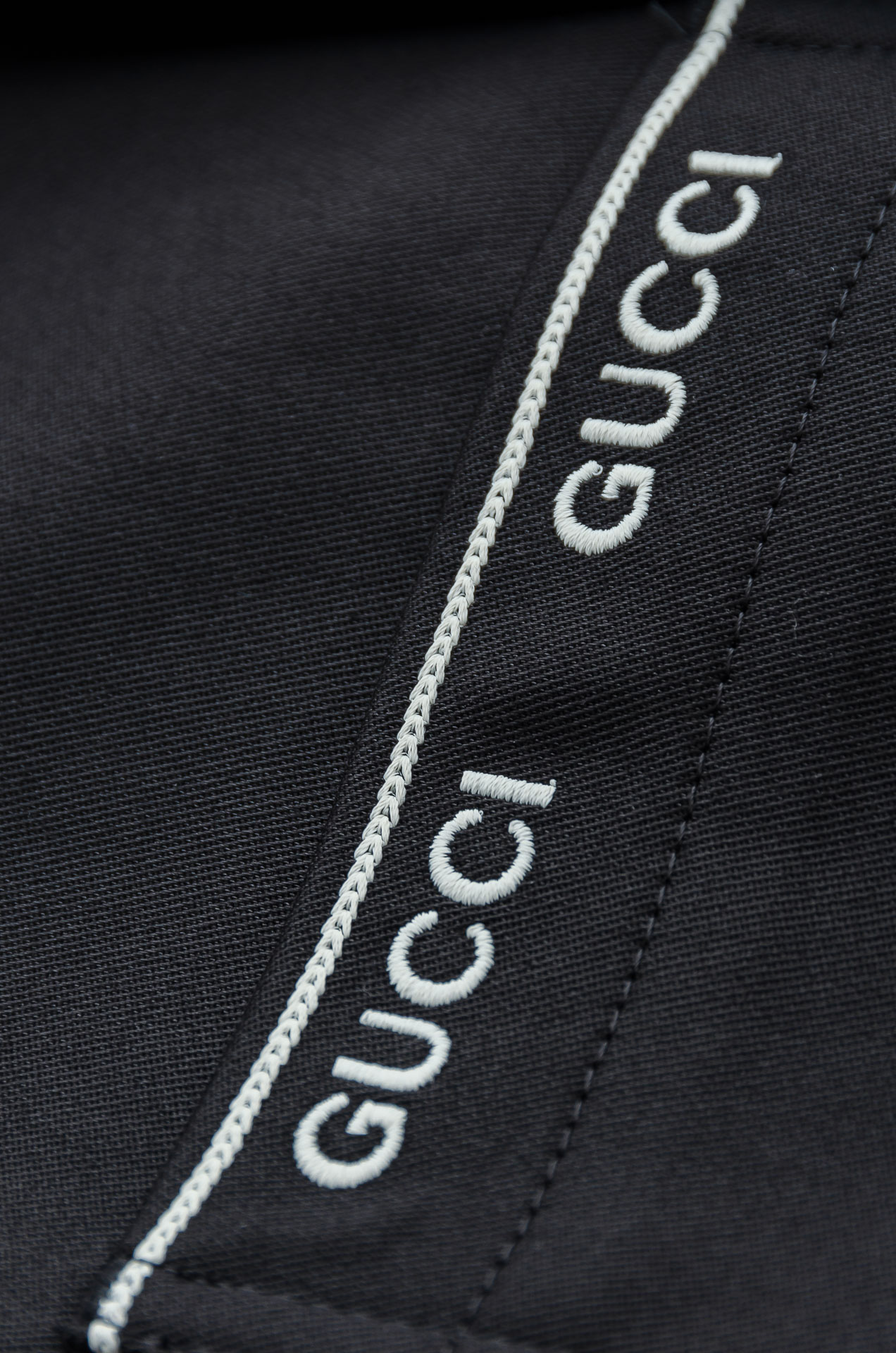 Gu#cci 2026FW最新休闲套装#【单排扣翻领夹克外套+直筒休闲裤】面料采用21.3%聚酯纤维+3